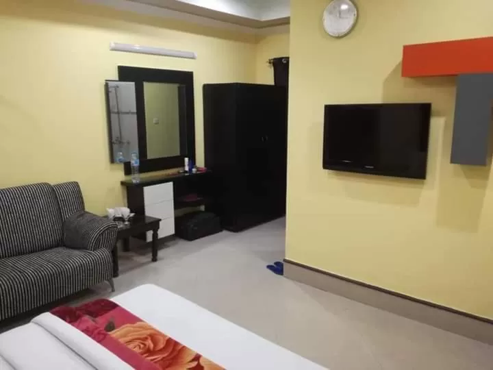 TV/Entertainment Center in Hotel Grace inn