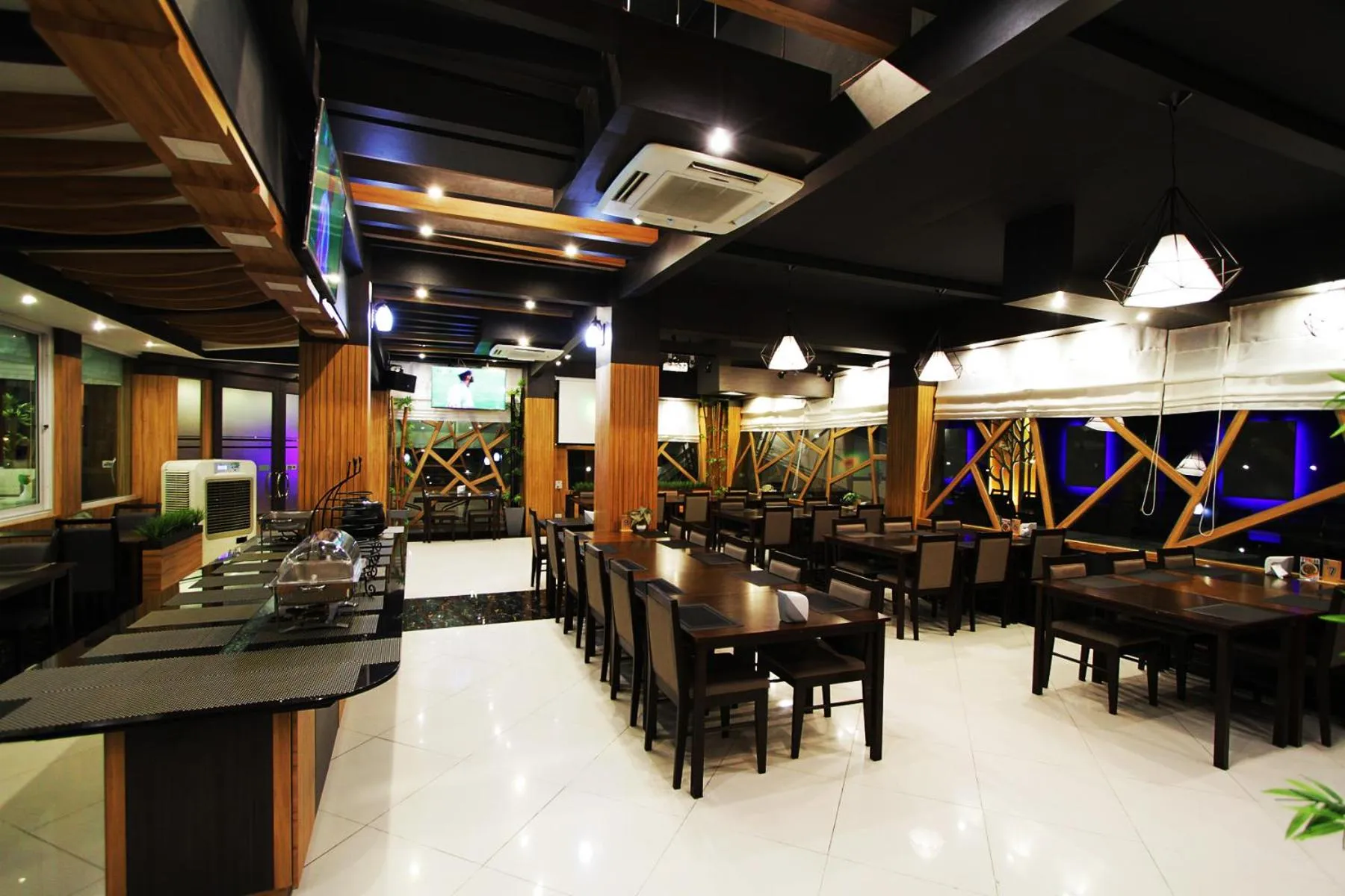 Dining area in The Contrast i Hotel