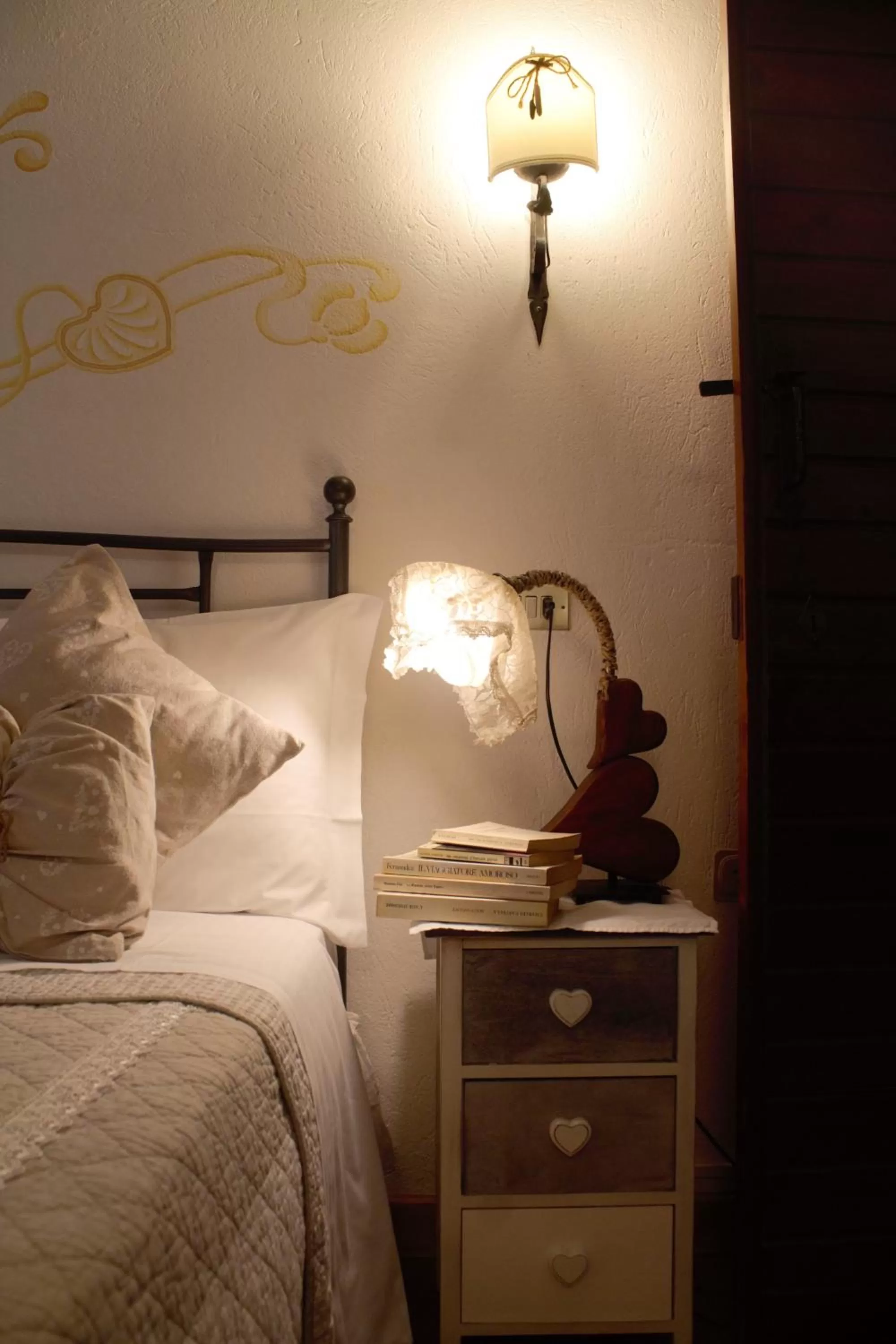 Decorative detail, Bed in Le Coeur du Pont