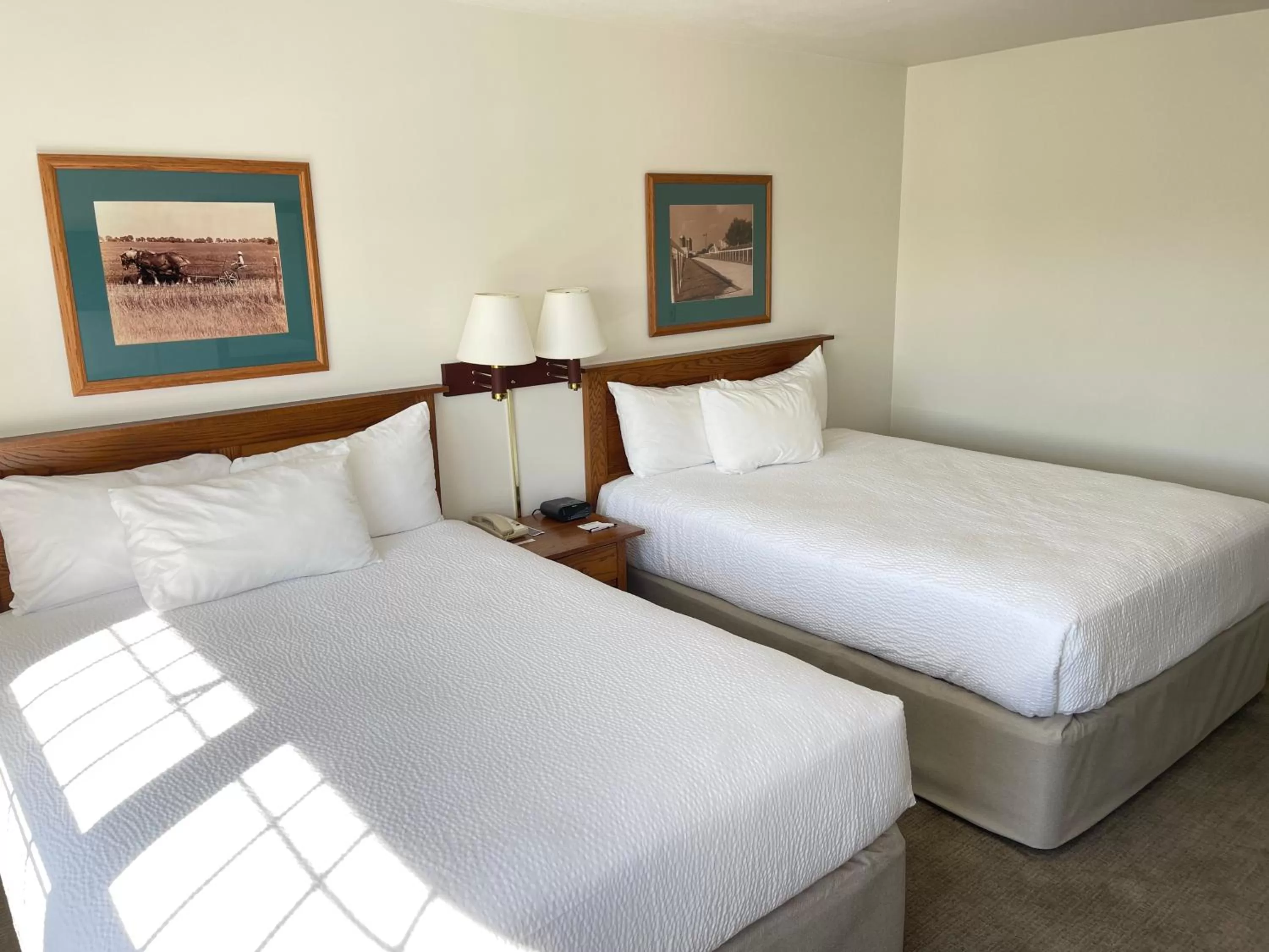 Bed in Farmstead Inn and Conference Center