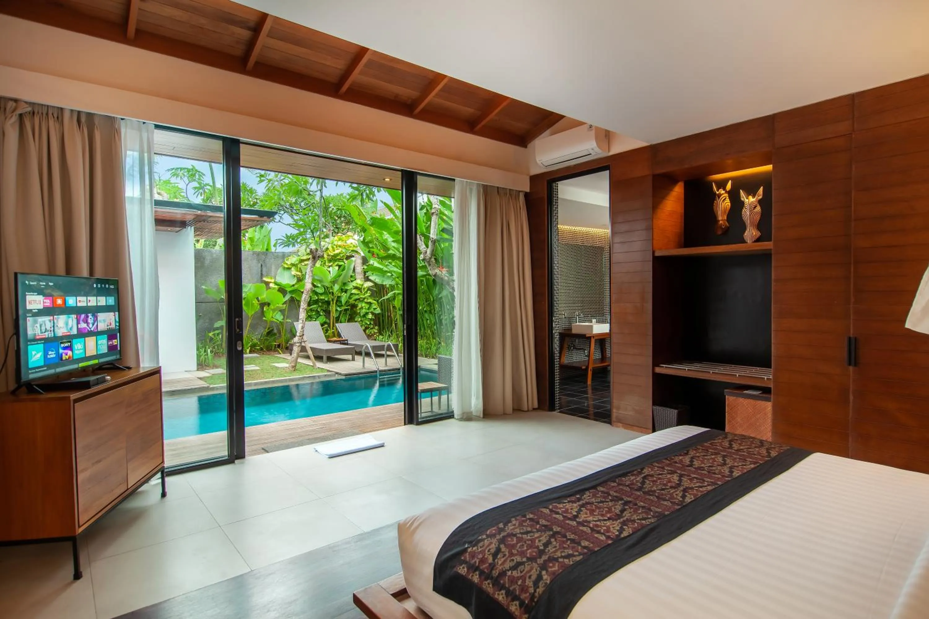 Bed in Abia Villa Legian