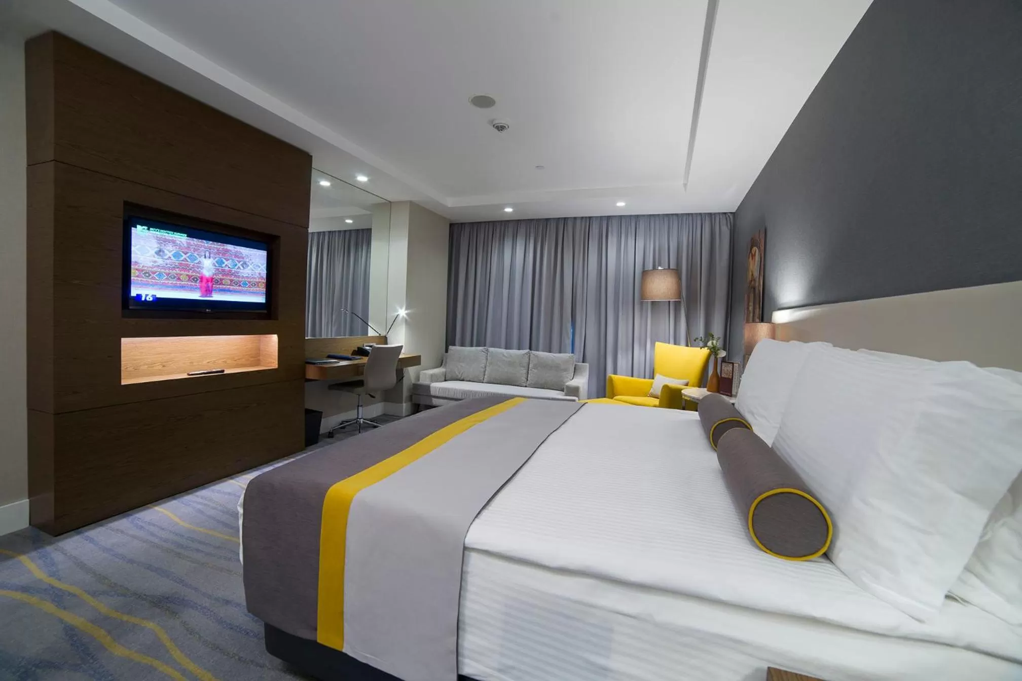 Photo of the whole room, Bed in Radisson Blu Hotel, Kayseri