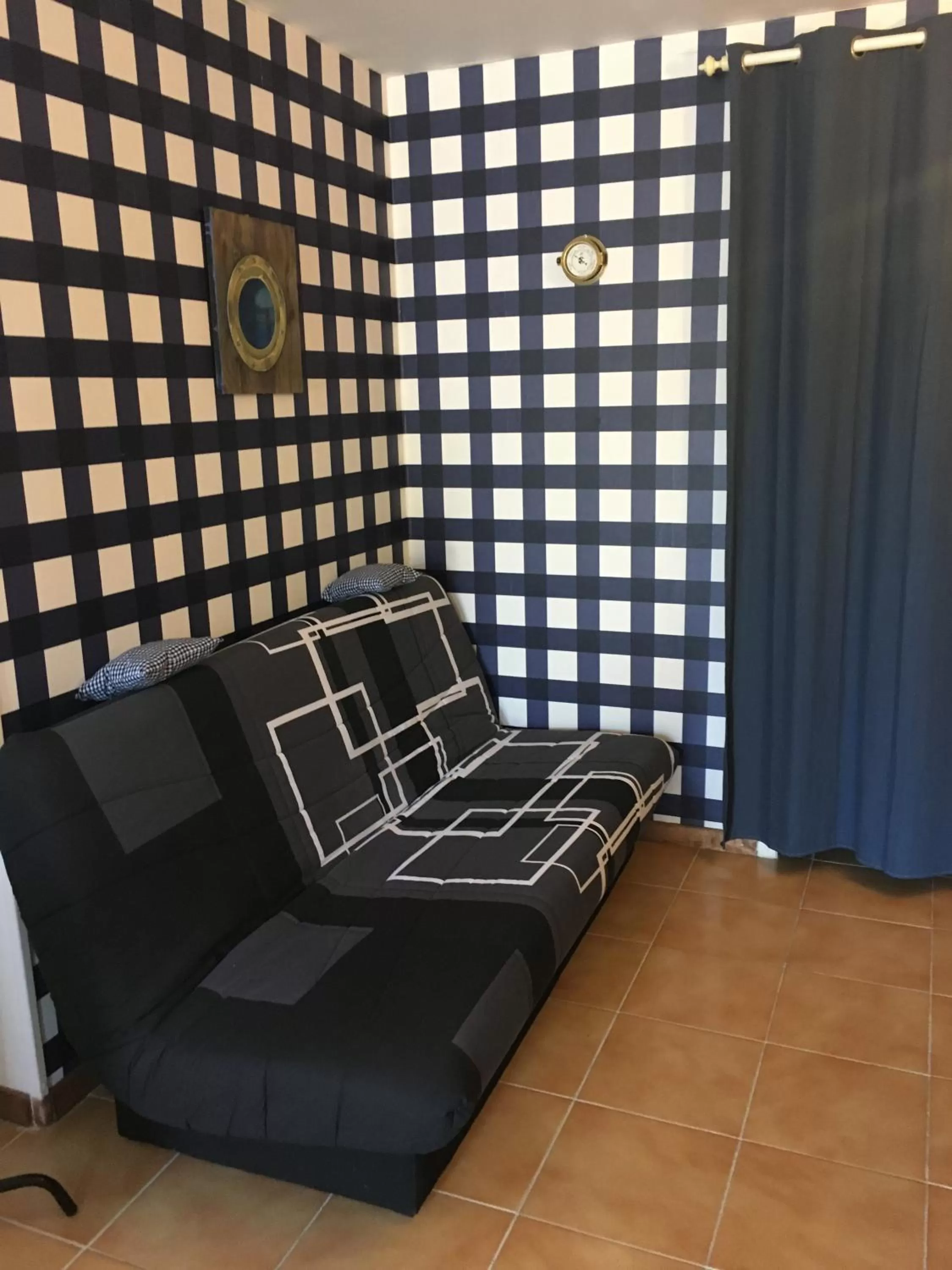 Bed, Seating Area in Maison des Vignes