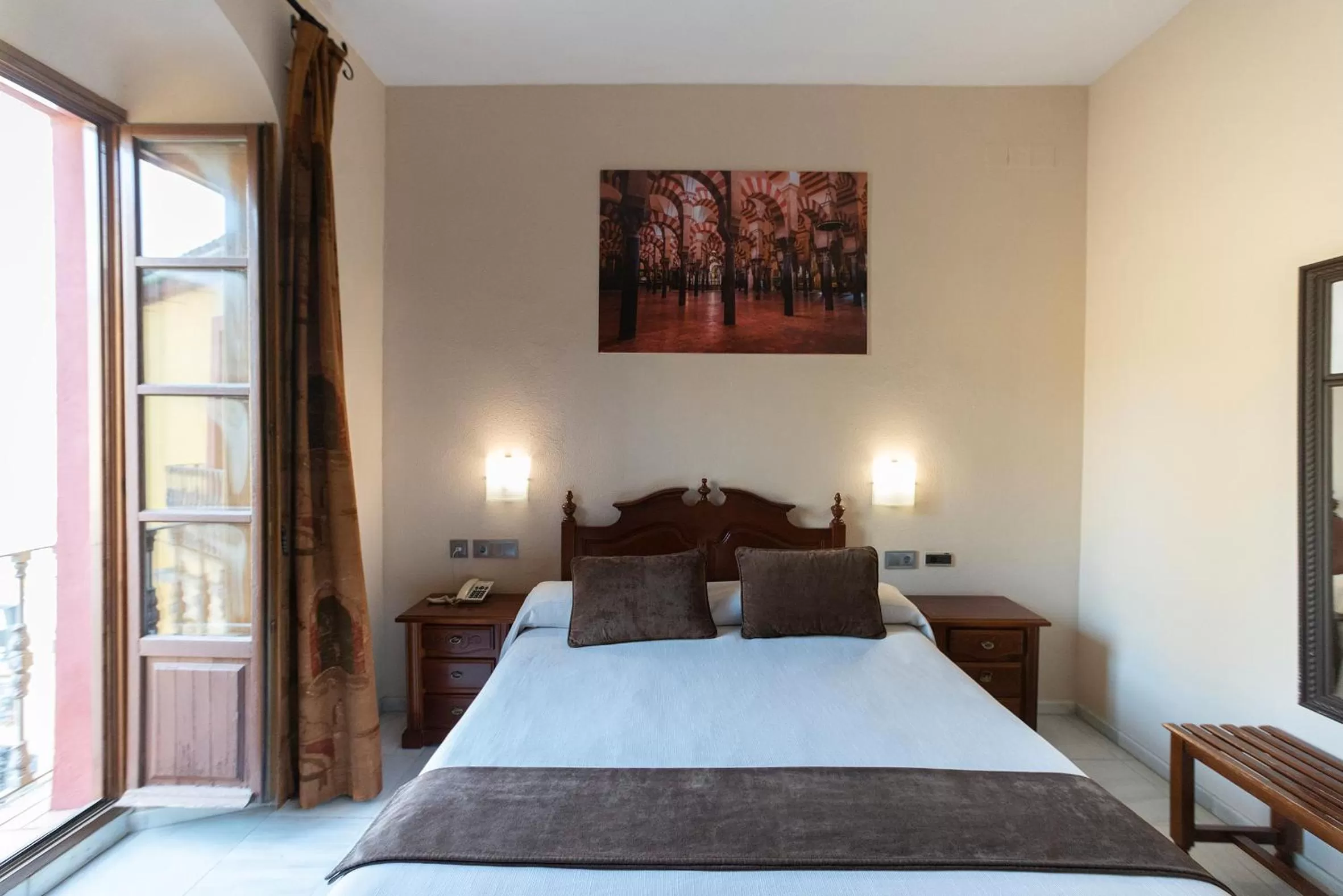 Photo of the whole room, Bed in Hotel Casa Museo de la Mezquita