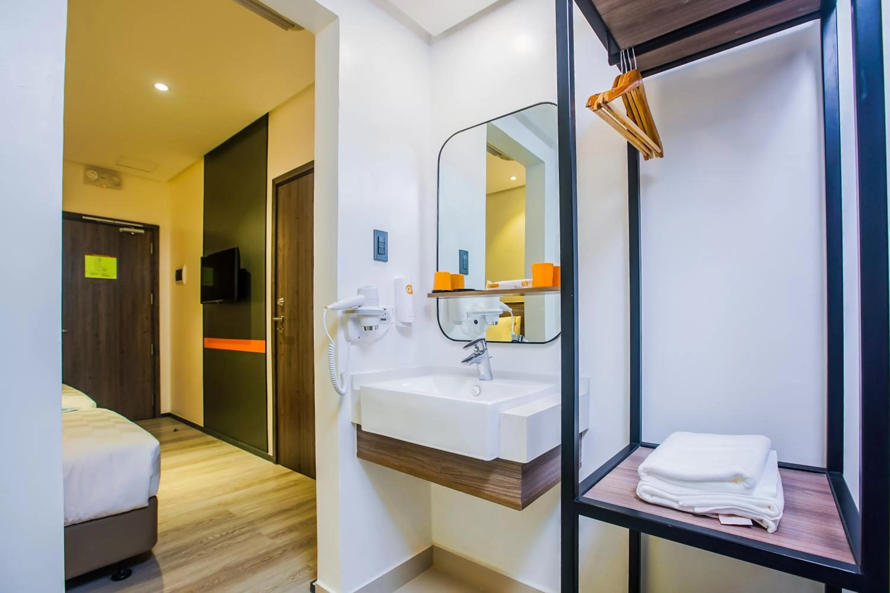 Bathroom, Bed in Go Hotels Plus Naga