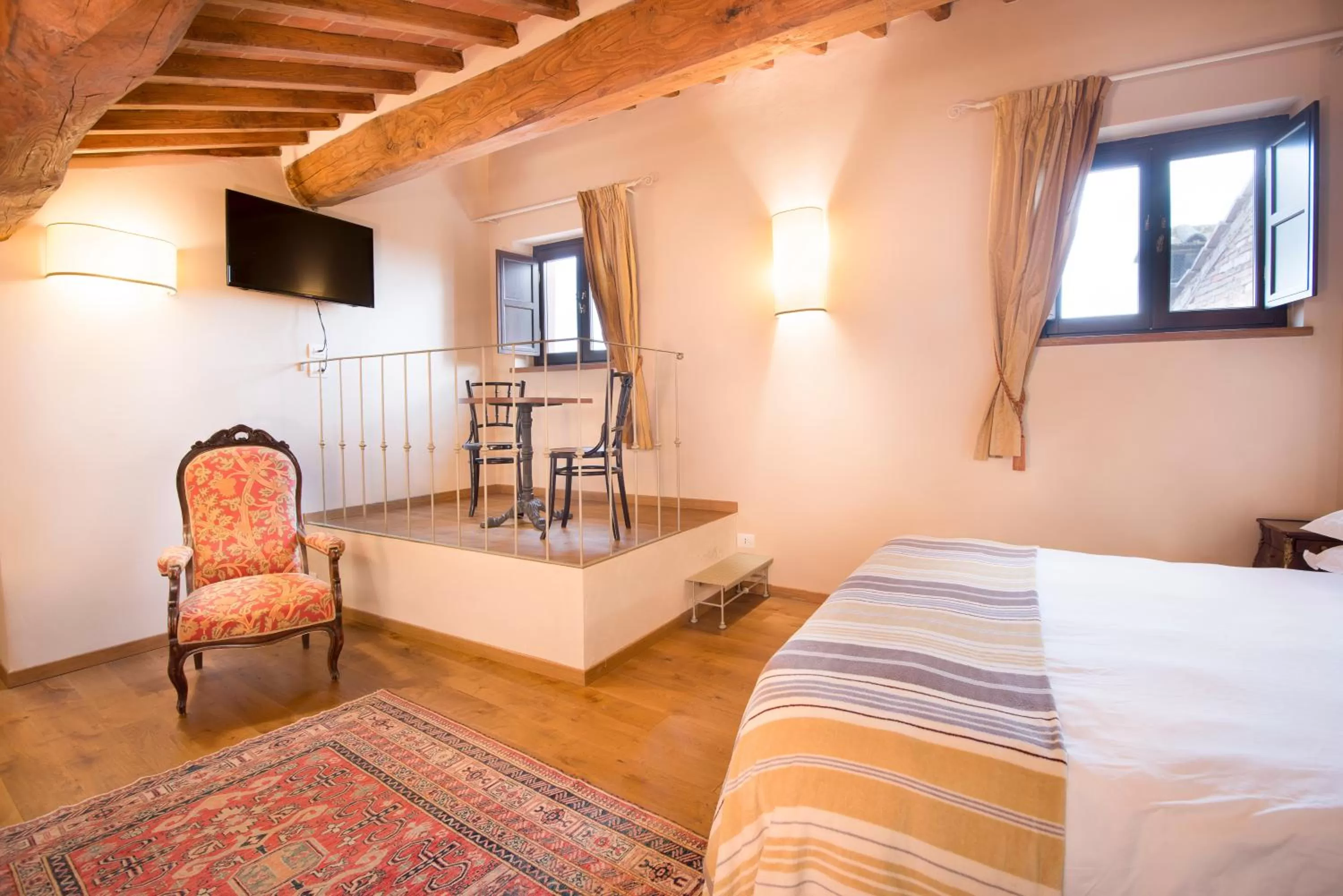 Photo of the whole room, Bed in Palazzo Pacini