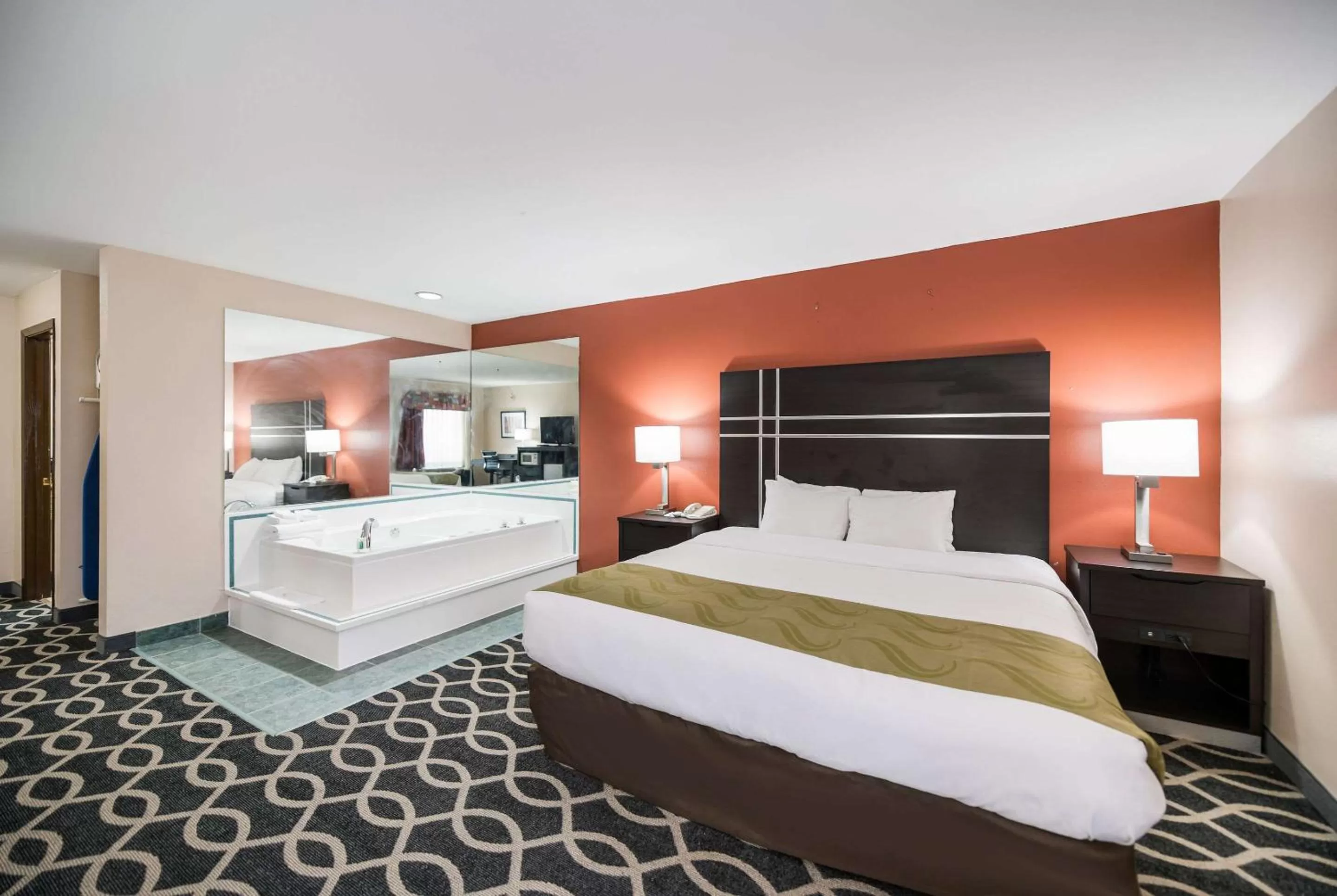 Photo of the whole room, Bed in Quality Inn Jacksonville near Little Rock Air Force Base