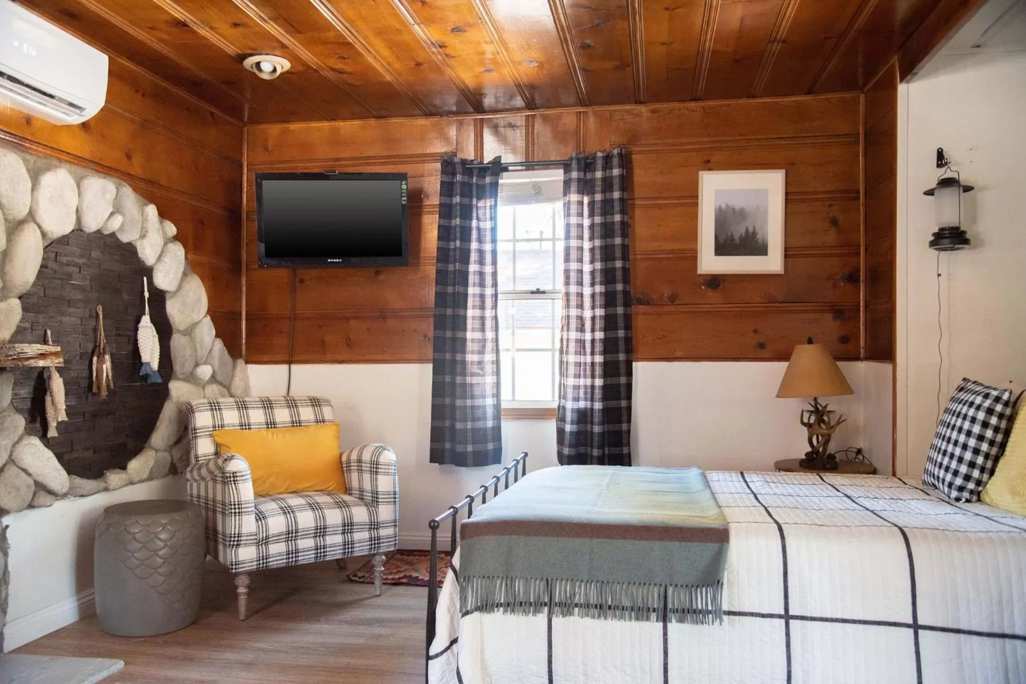 Bed in Lakewood Cabins