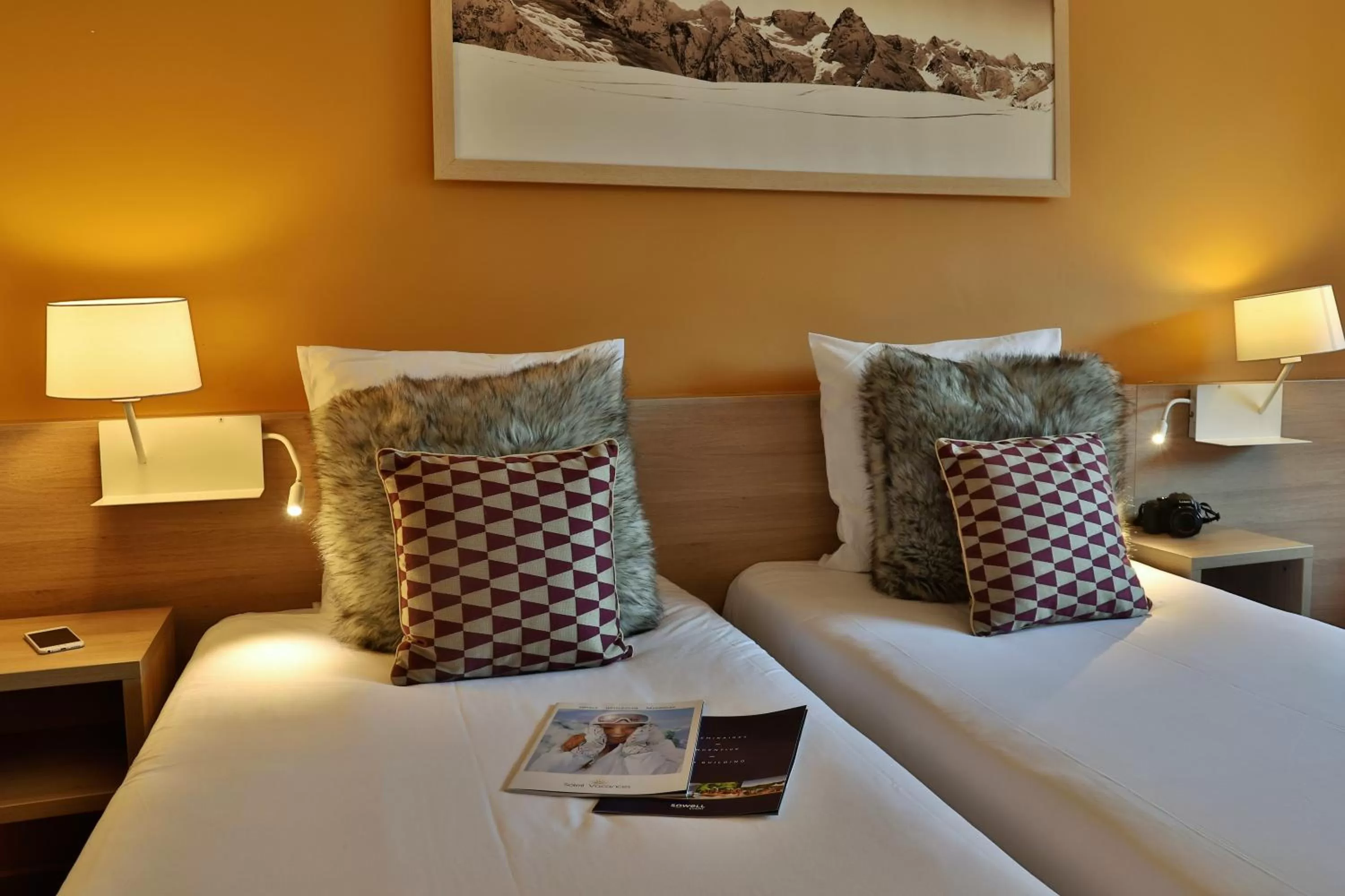 Bedroom, Bed in SOWELL HOTELS Mont Blanc et SPA