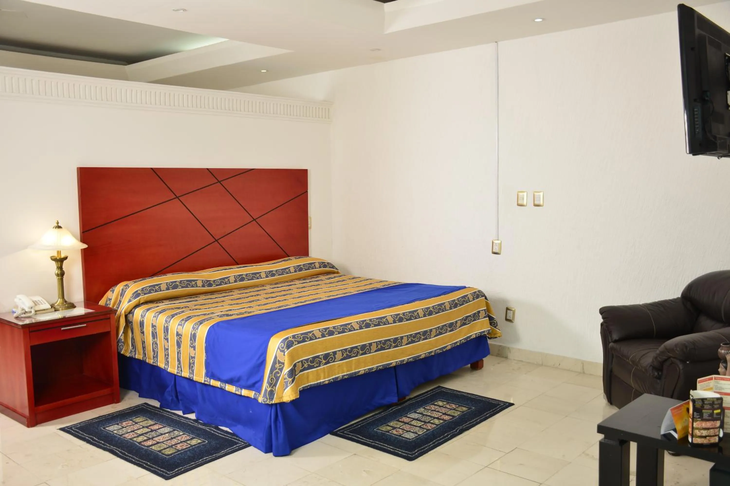 Bed in Hotel Paradise Inn