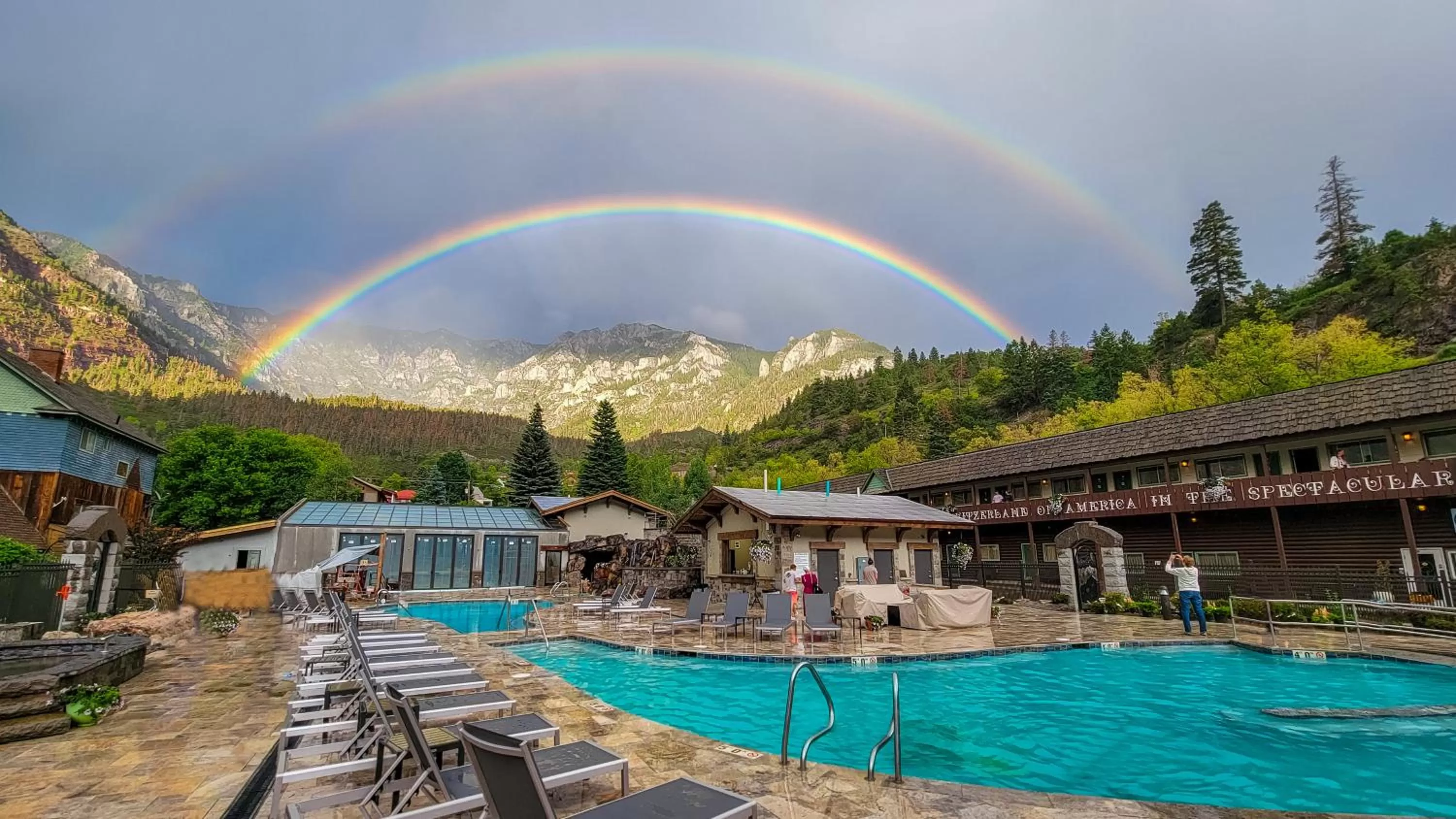 Swimming pool in Twin Peaks Lodge & Hot Springs