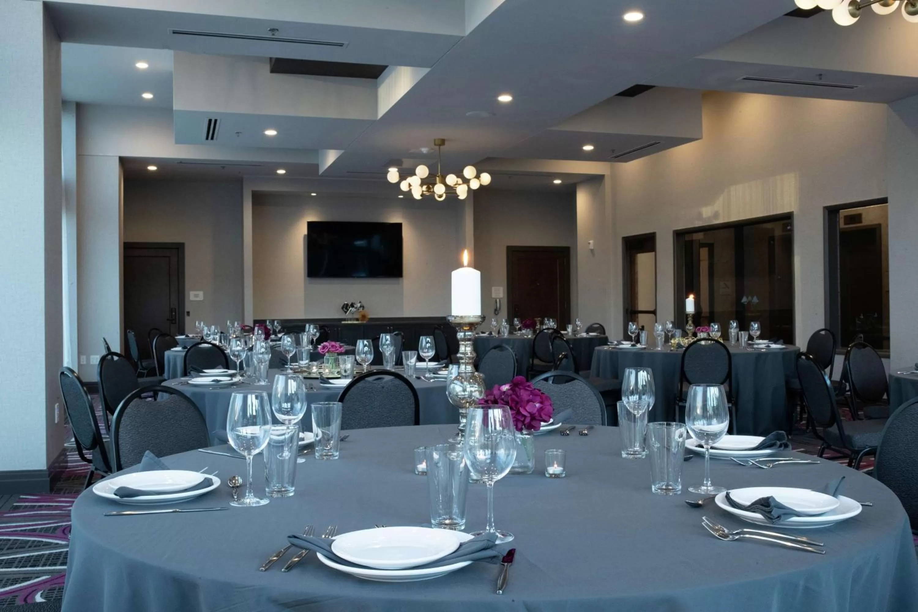 Meeting/conference room in The Axis Moline Hotel, Tapestry Collection By Hilton