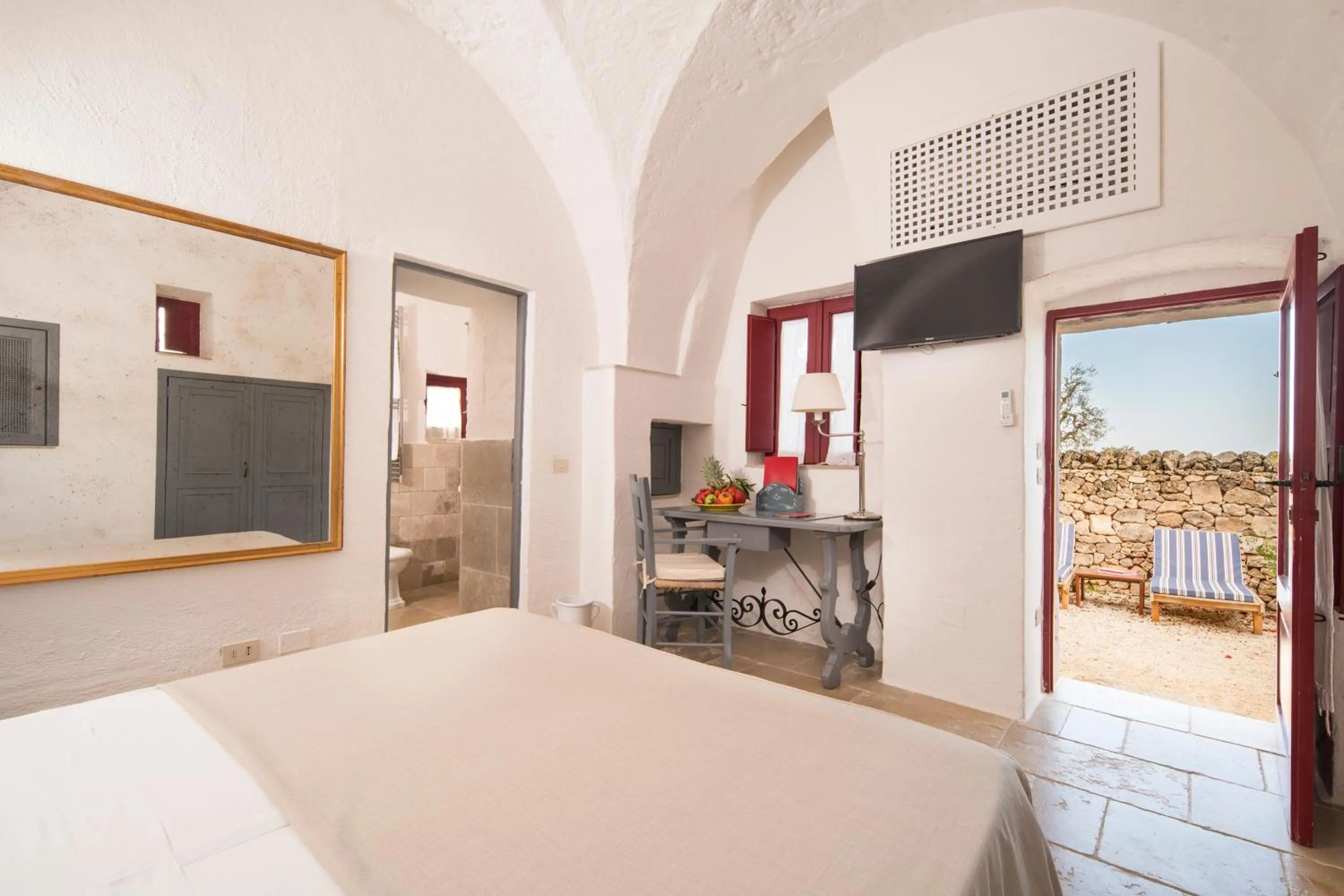 Photo of the whole room, Bed in Masseria Torre Coccaro