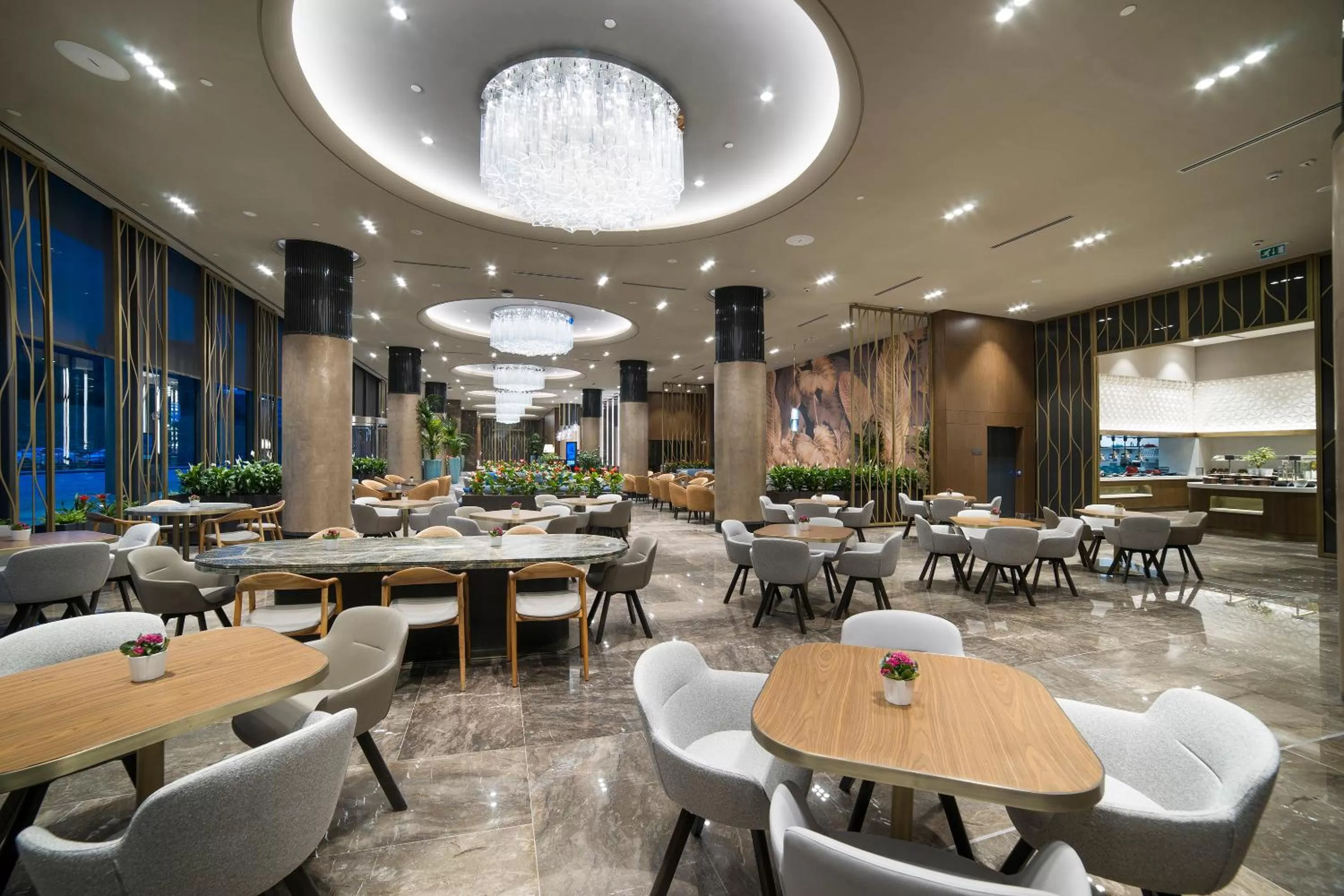 Restaurant/places to eat in Radisson Collection Hotel, Vadistanbul