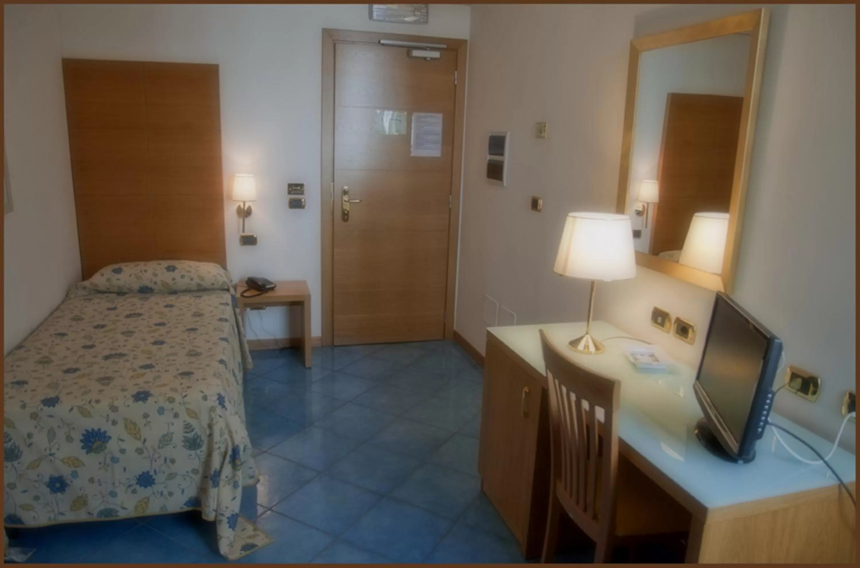 Toilet, Bed in City Hotel