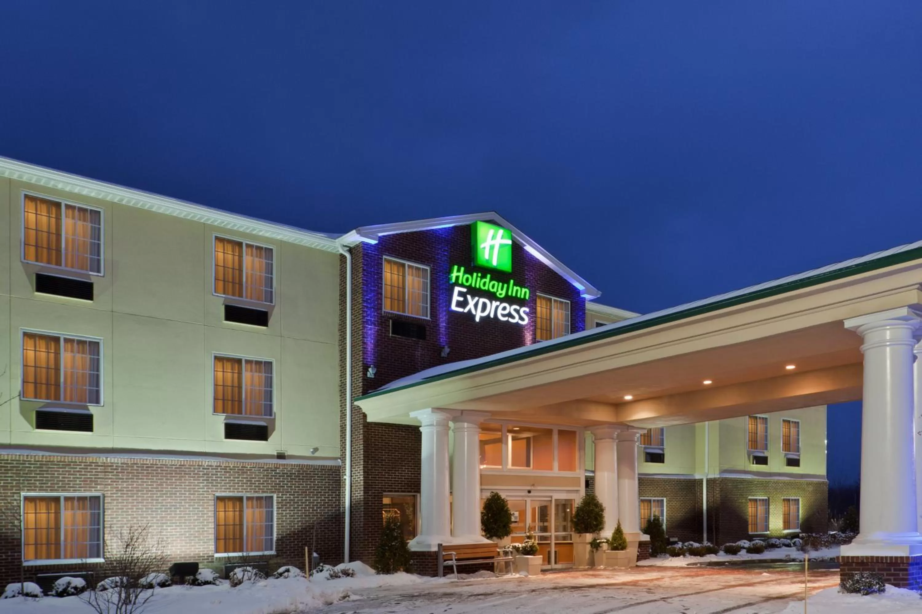 Property building in Holiday Inn Express & Suites Ashtabula-Geneva by IHG