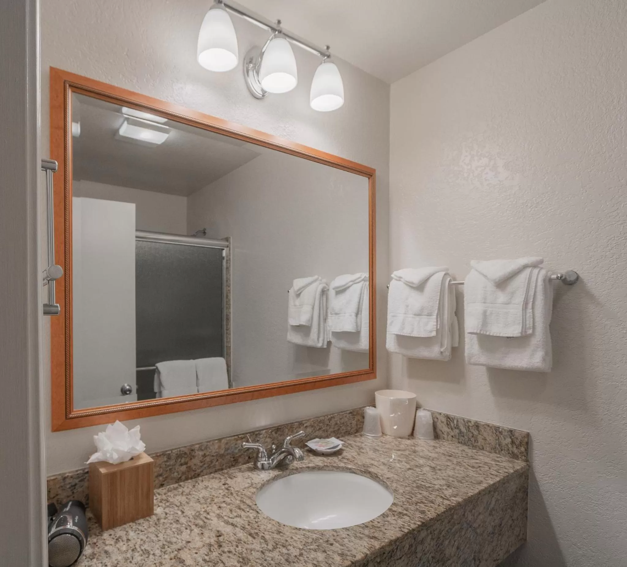 Bathroom in Tolovana Inn