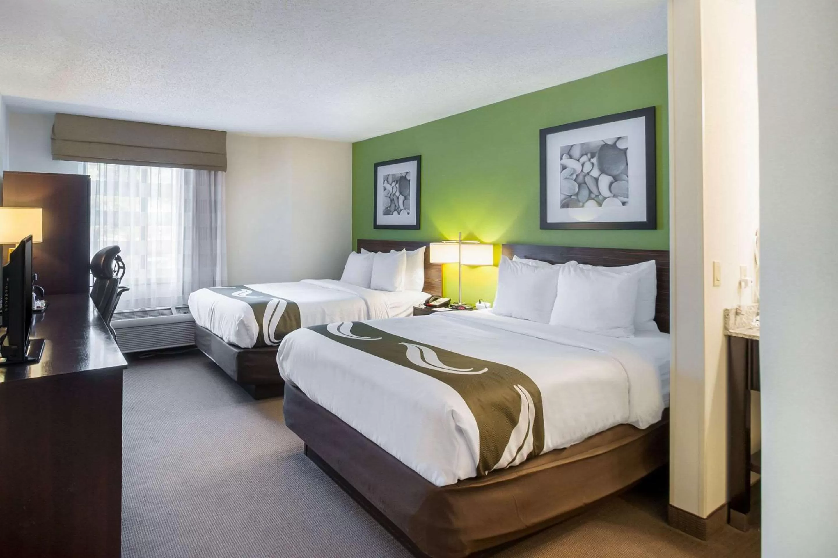 Photo of the whole room, Bed in Quality Inn Grasonville near Kent Island