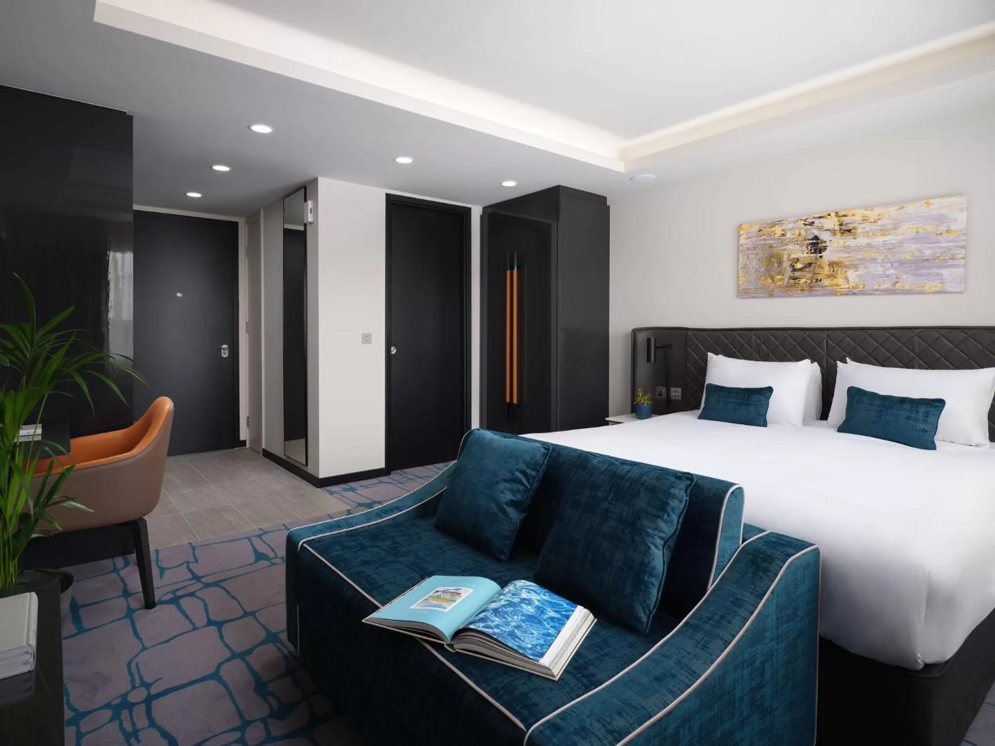 Photo of the whole room, Bed in Dao by Dorsett West London