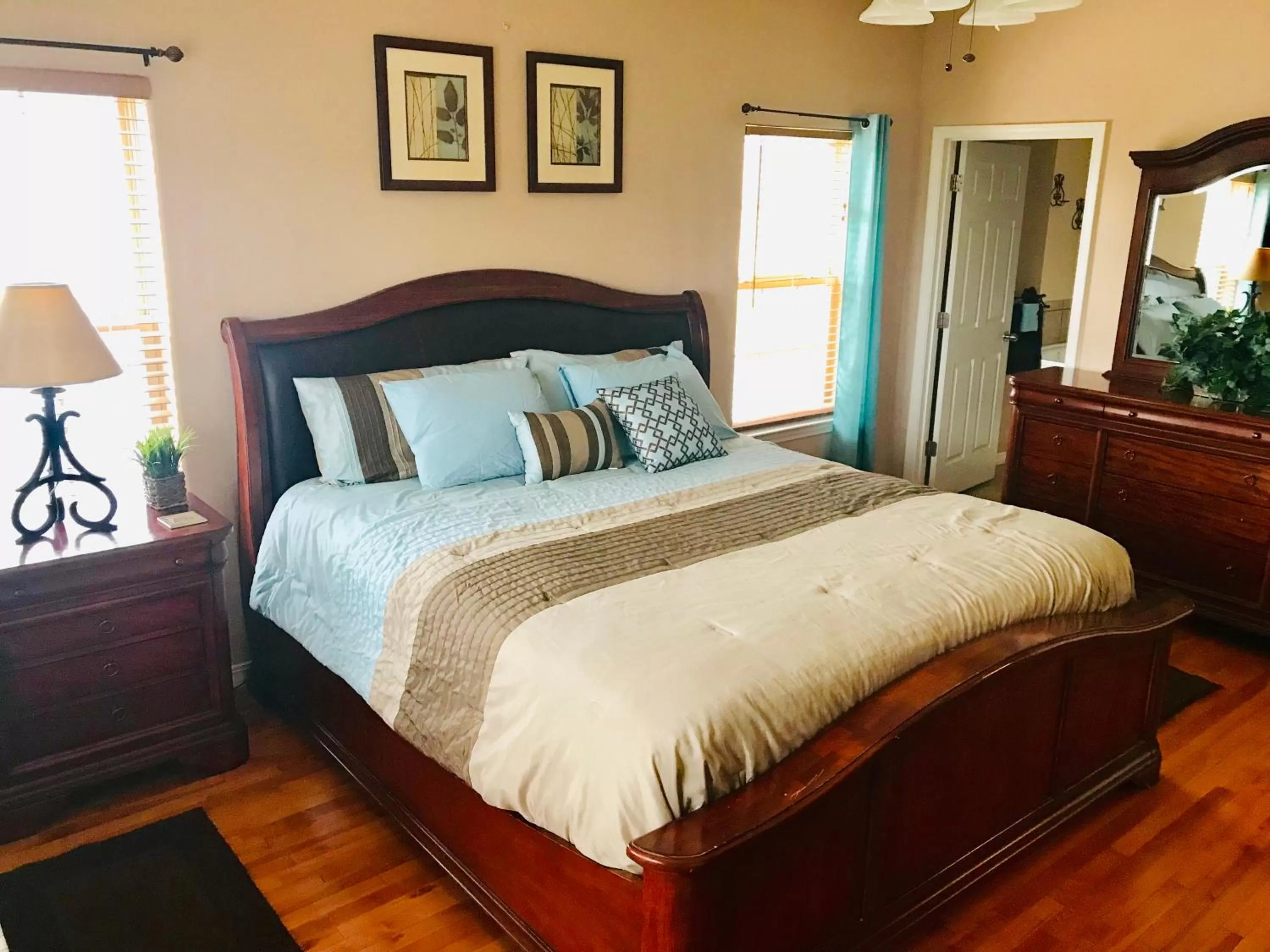 Bed in Rockwood Condos on Table Rock Lake With Boat Slips