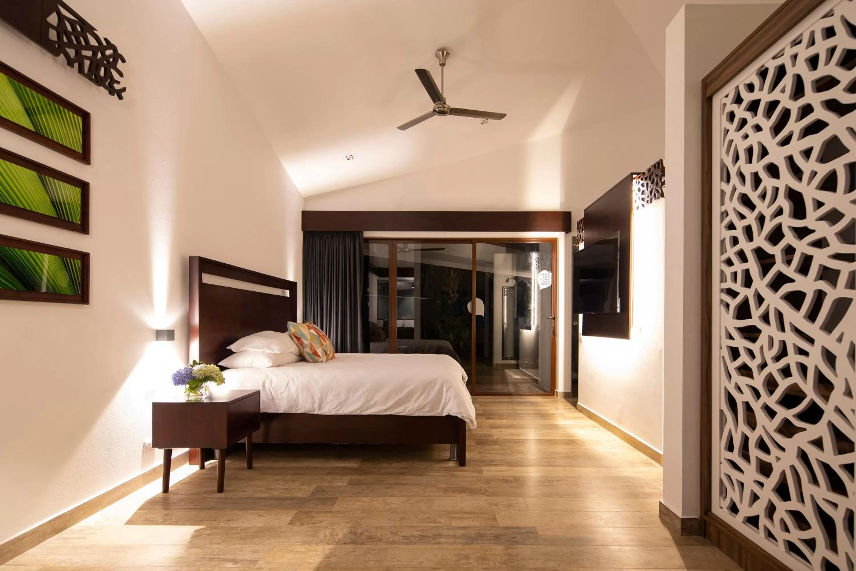 Patio, Bed in Pumilio Mountain & Ocean Hotel