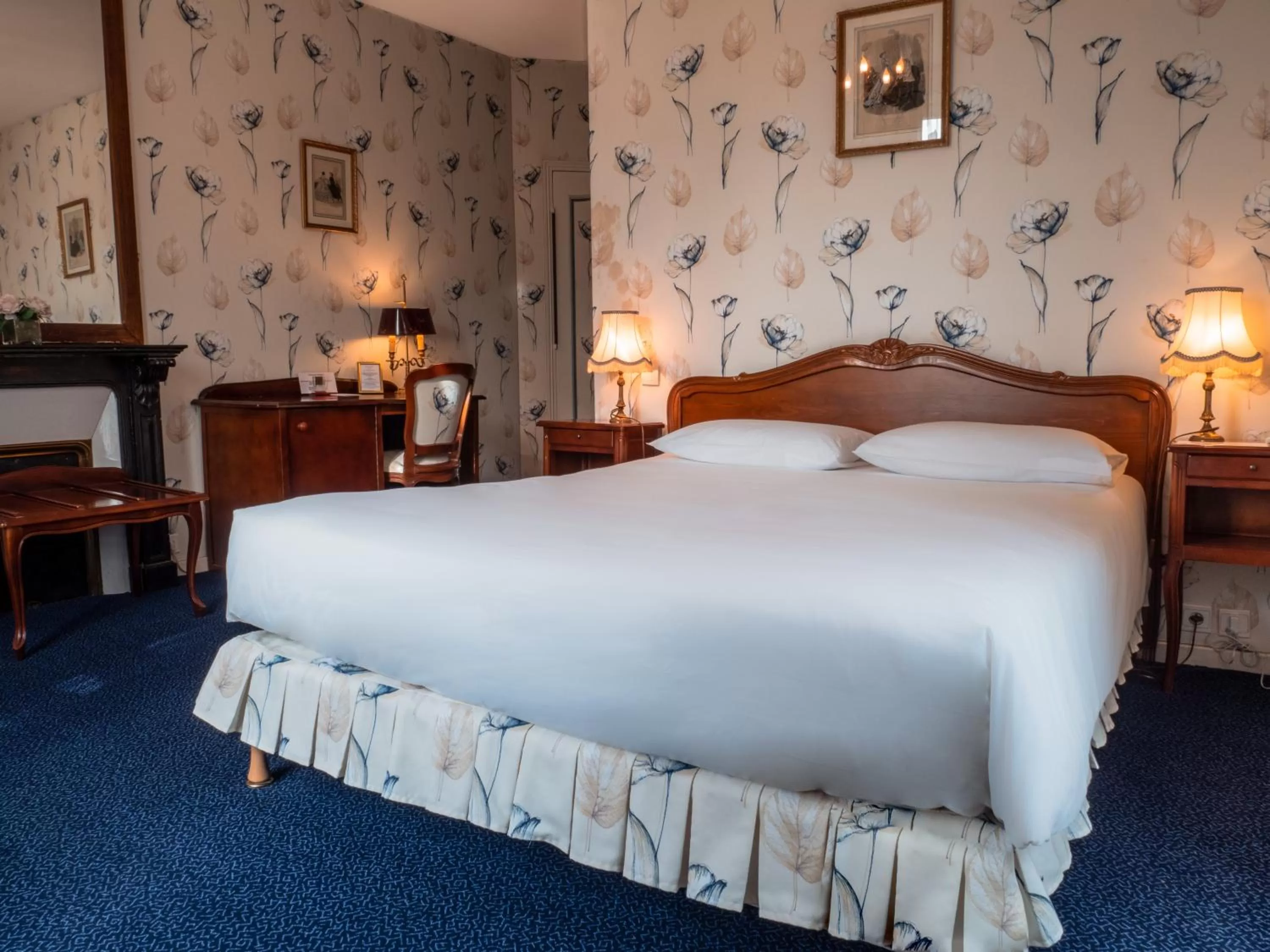 Bedroom, Bed in Château Des Bondons EI