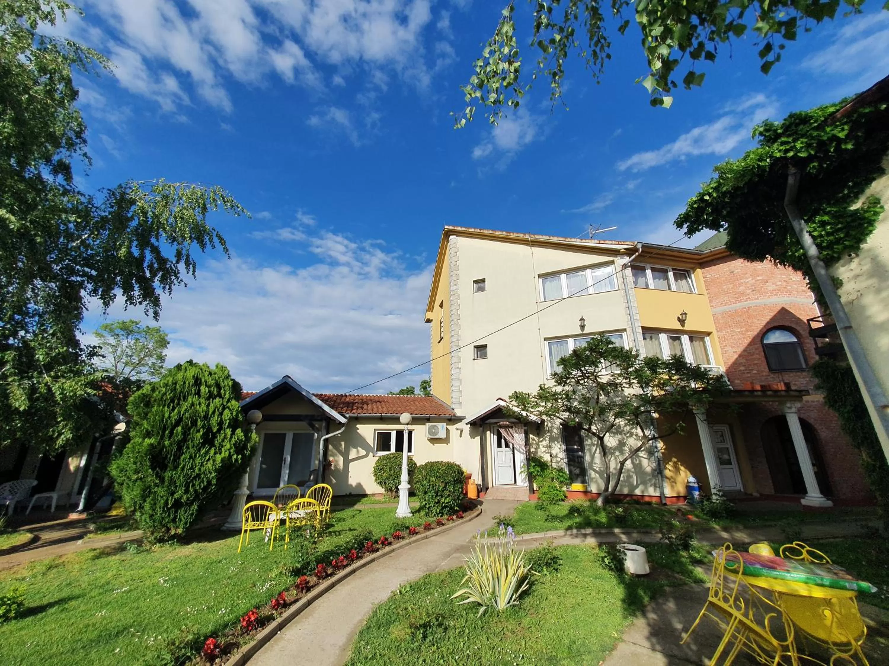 Property building in Motel Zoka