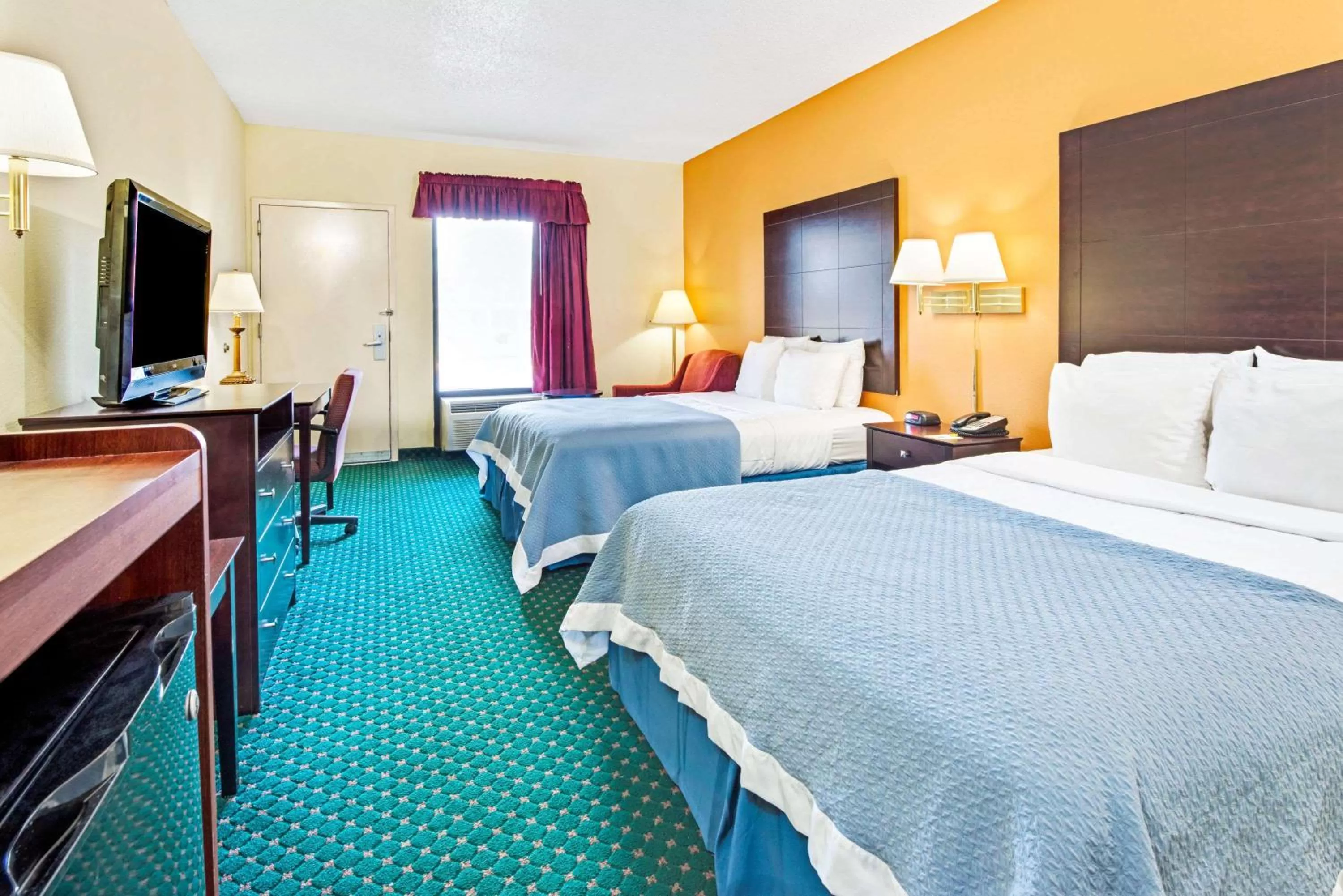 Photo of the whole room, Bed in Days Inn by Wyndham Covington