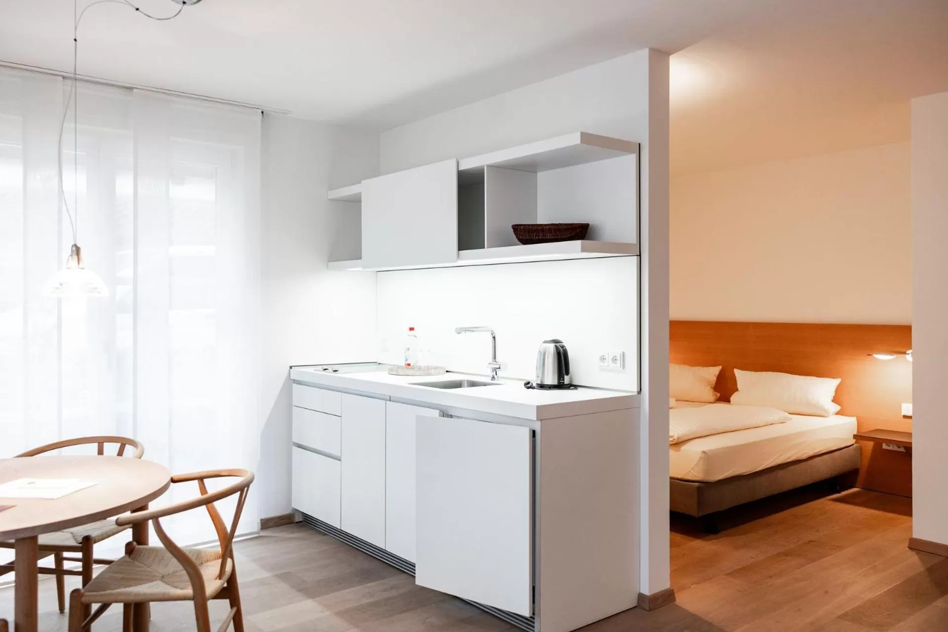 Kitchen or kitchenette, Bed in Hotel Stadt Kassel
