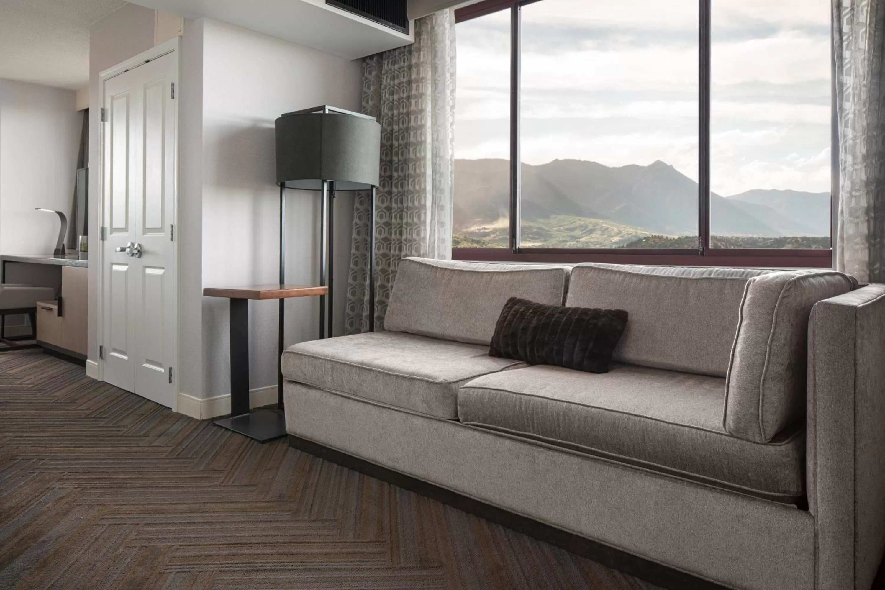 Photo of the whole room in Colorado Springs Marriott