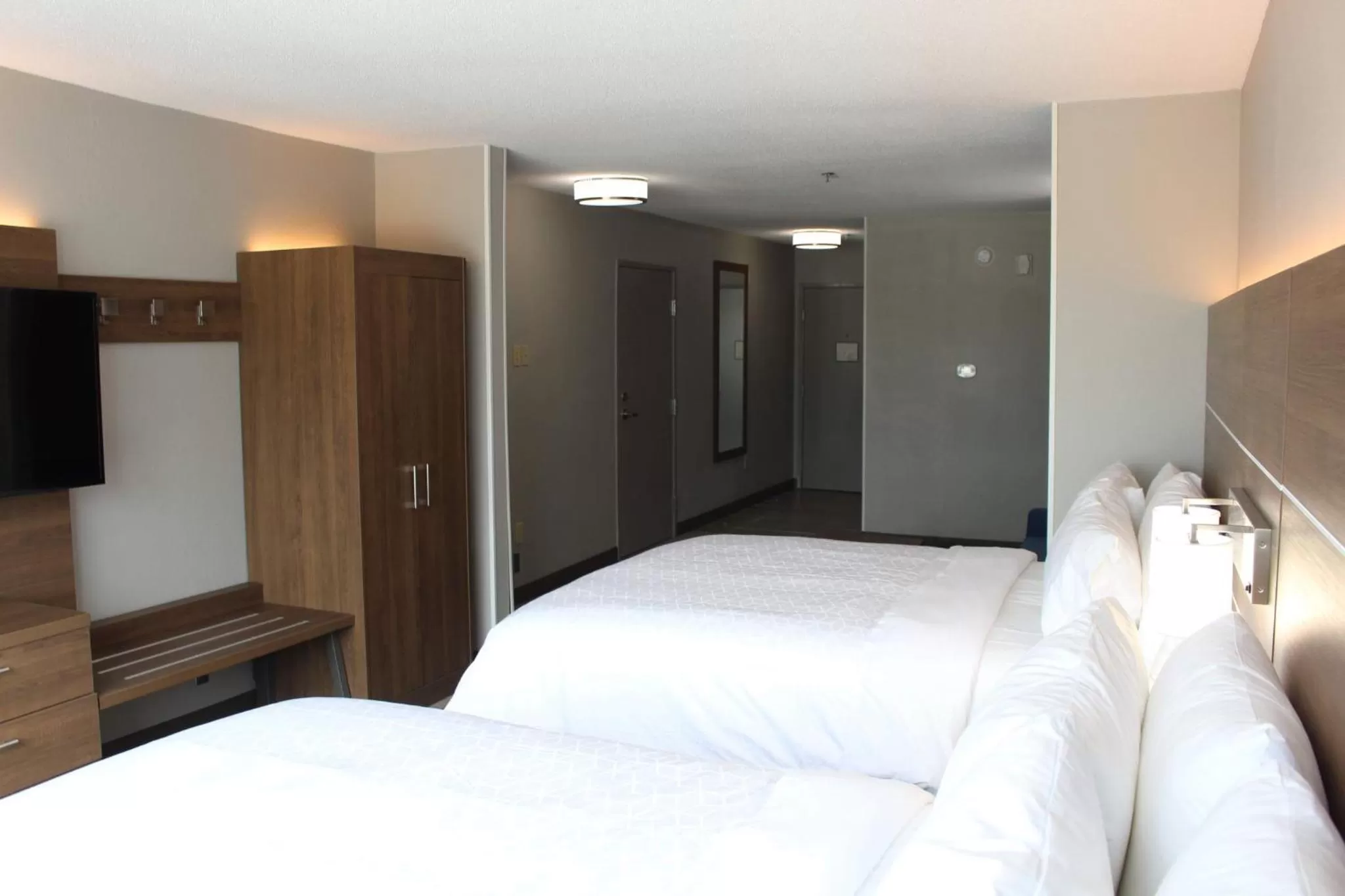 Photo of the whole room, Bed in Holiday Inn Express & Suites - Enterprise by IHG