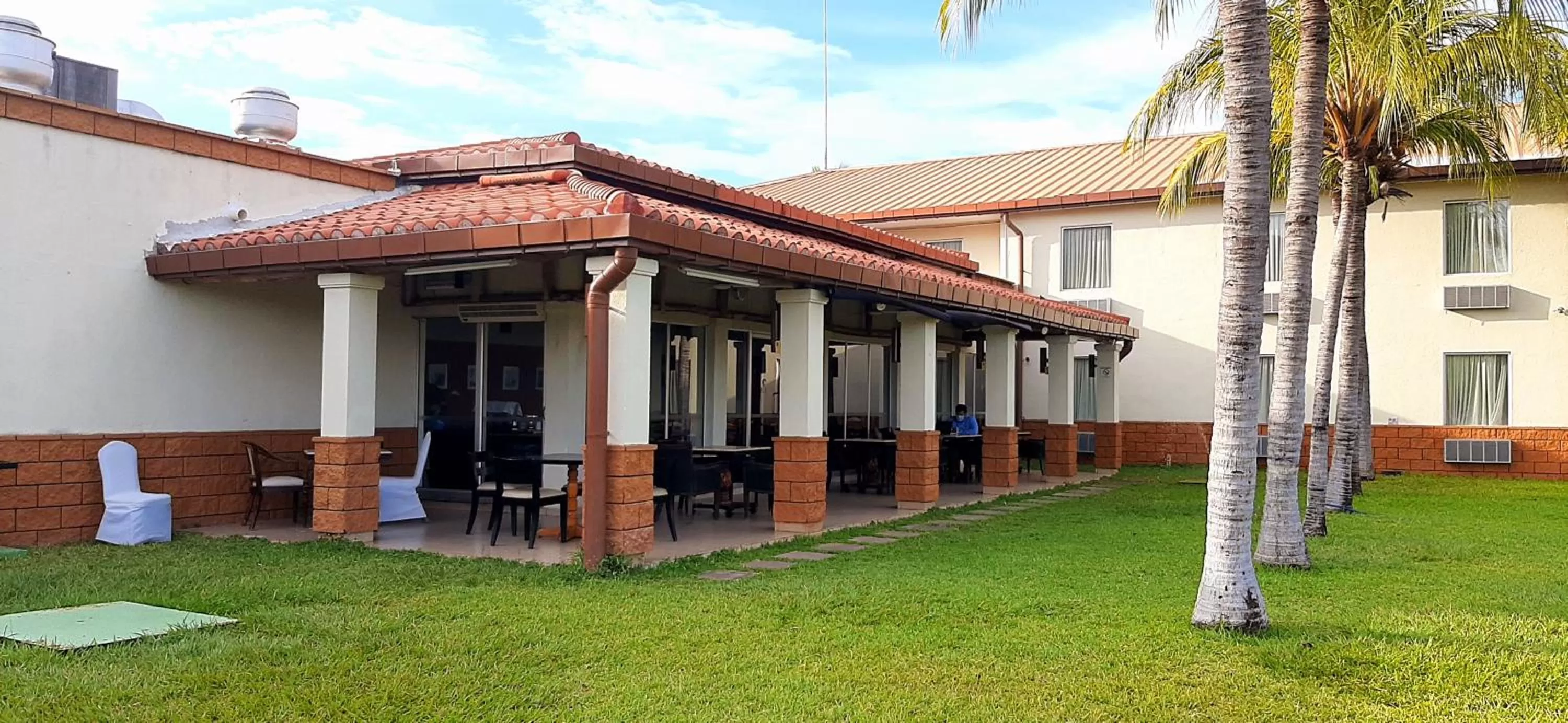 Restaurant/places to eat in Comfort Inn Real La Union