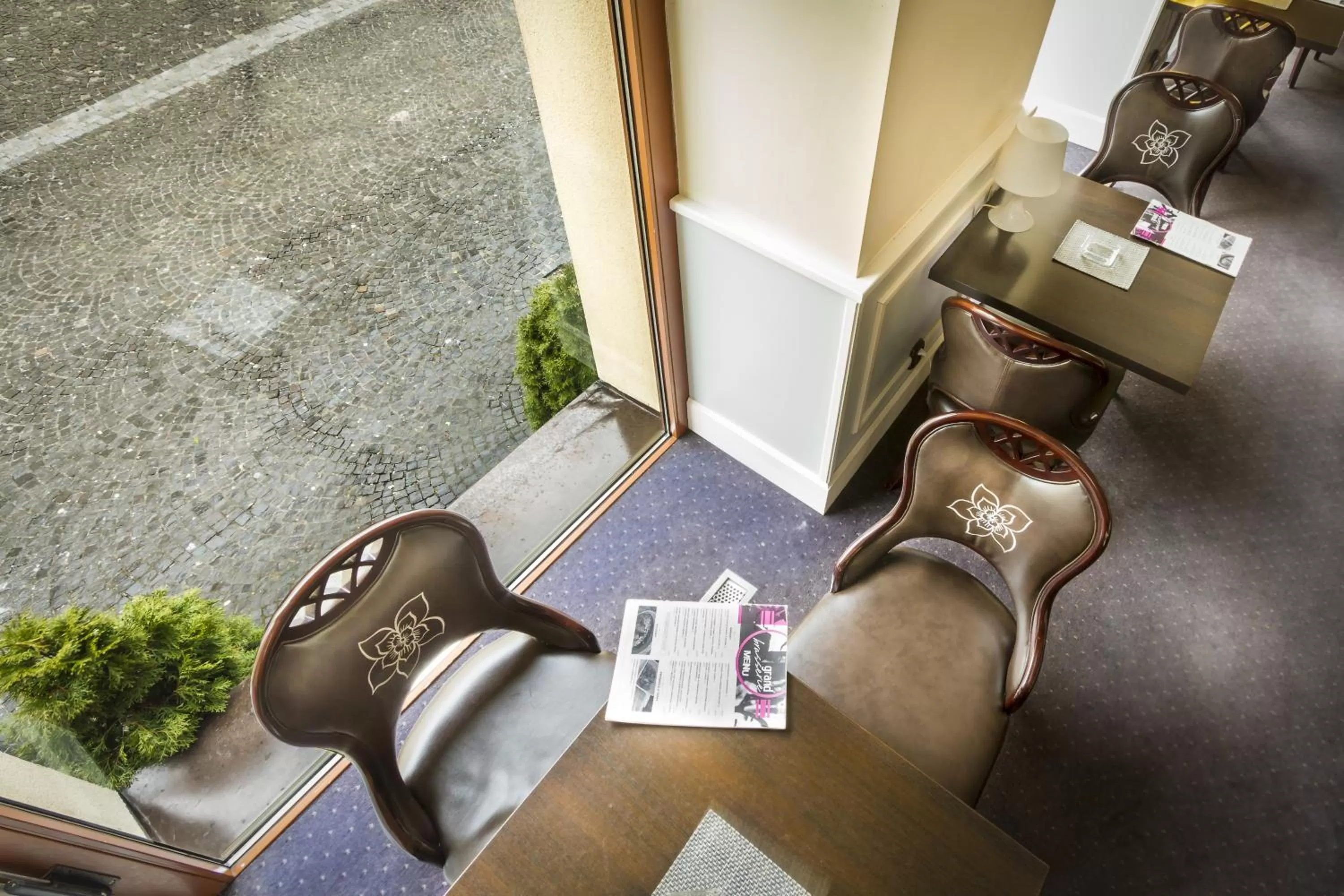 Restaurant/places to eat in Hotel Grand