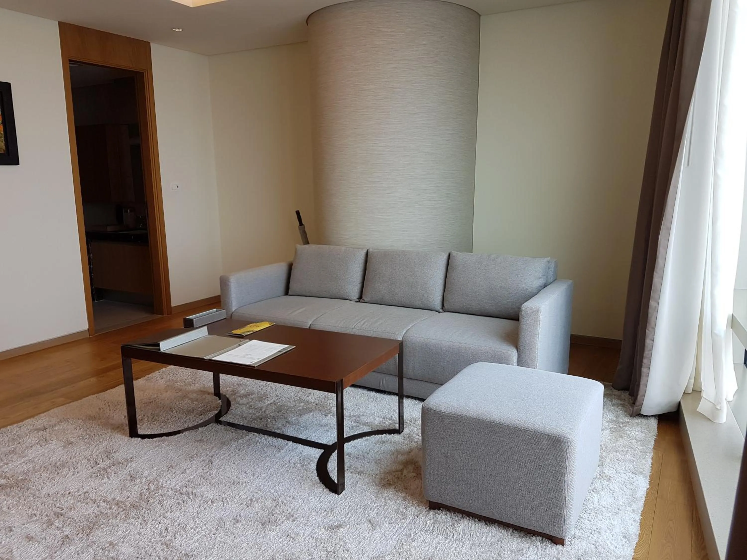 Seating area in Lotte The Residence