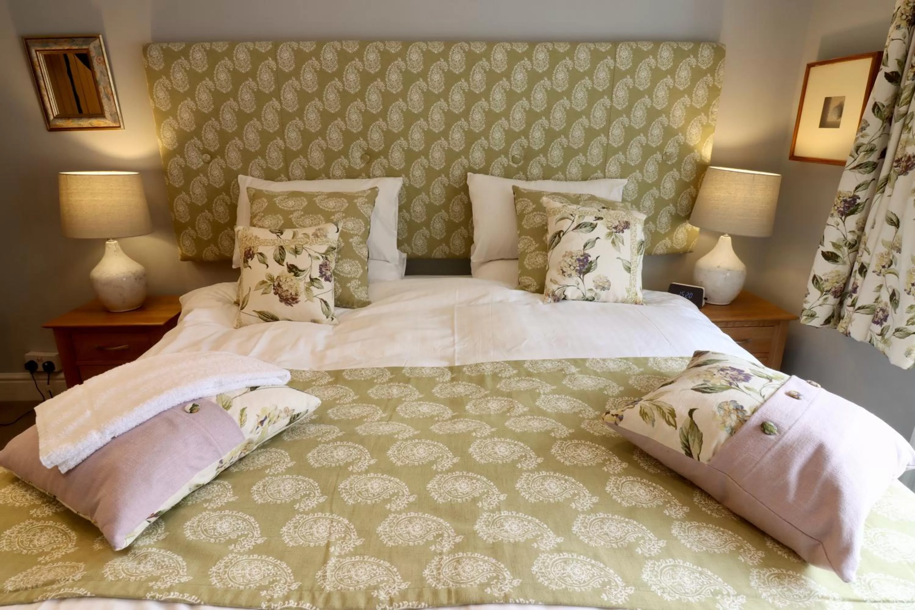 Bed in The New Inn Halse