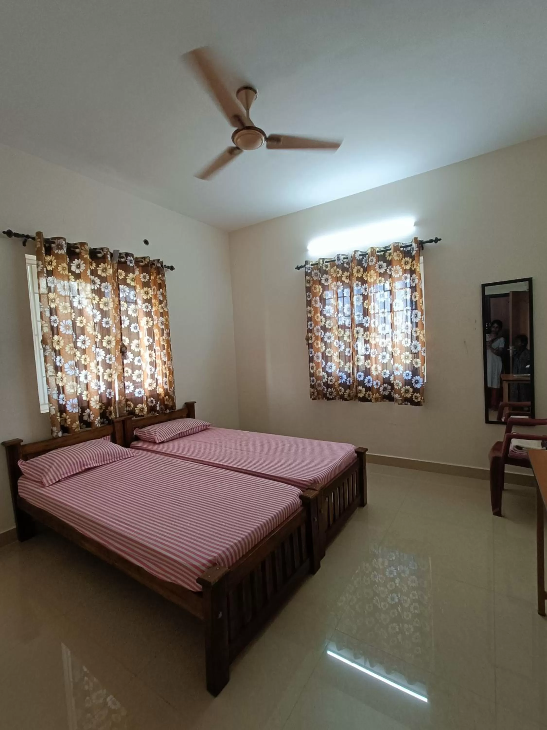 Bedroom, Bed in Shantham Service Apartments, Kinathukadavu, Coimbatore