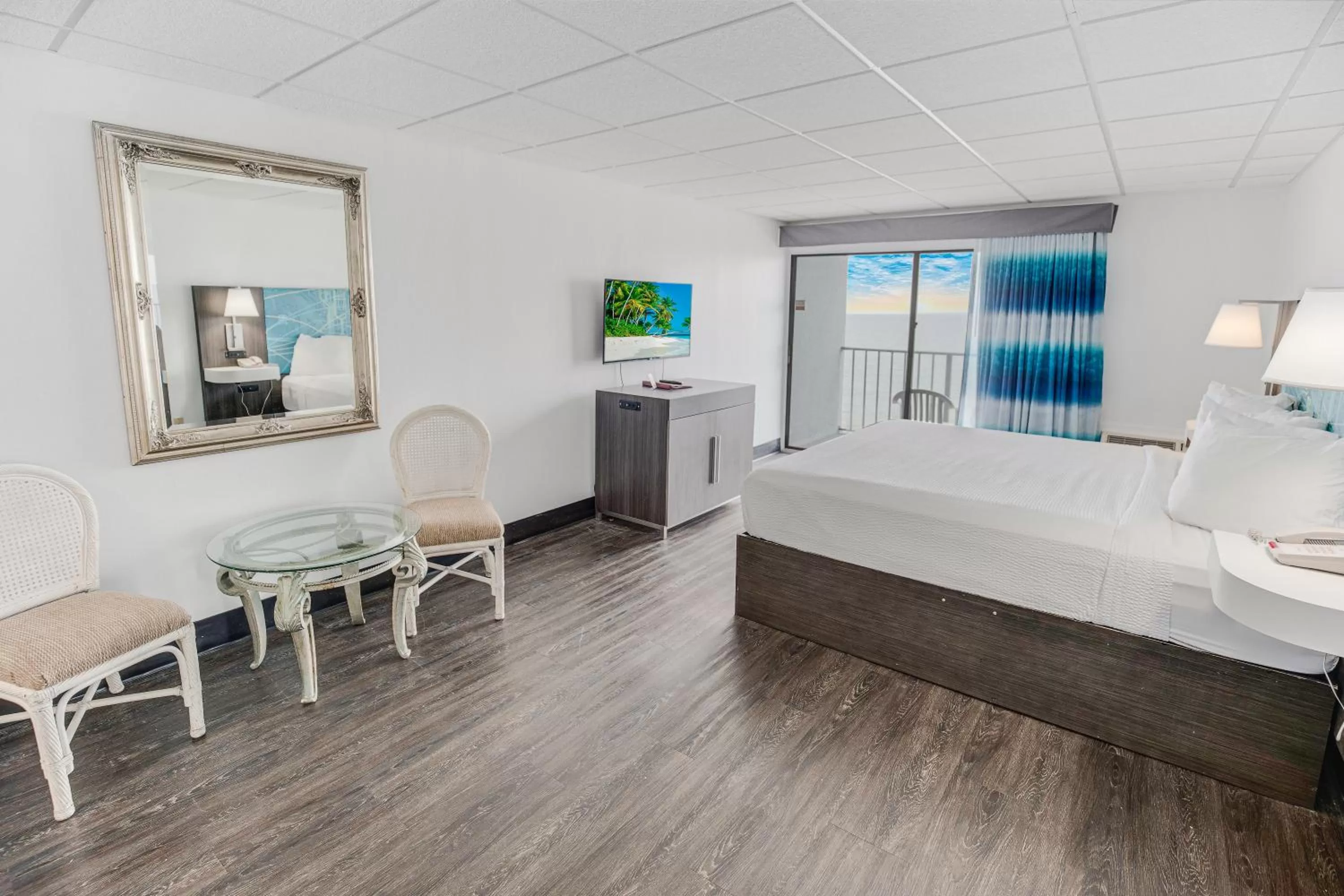 Bed in Tropical Seas Hotel