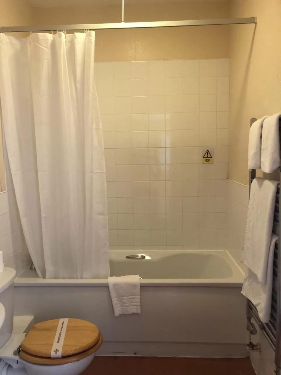 Bathroom in The Elgin Kintore Arms, Inverurie - Heritage Hotel Since 1855