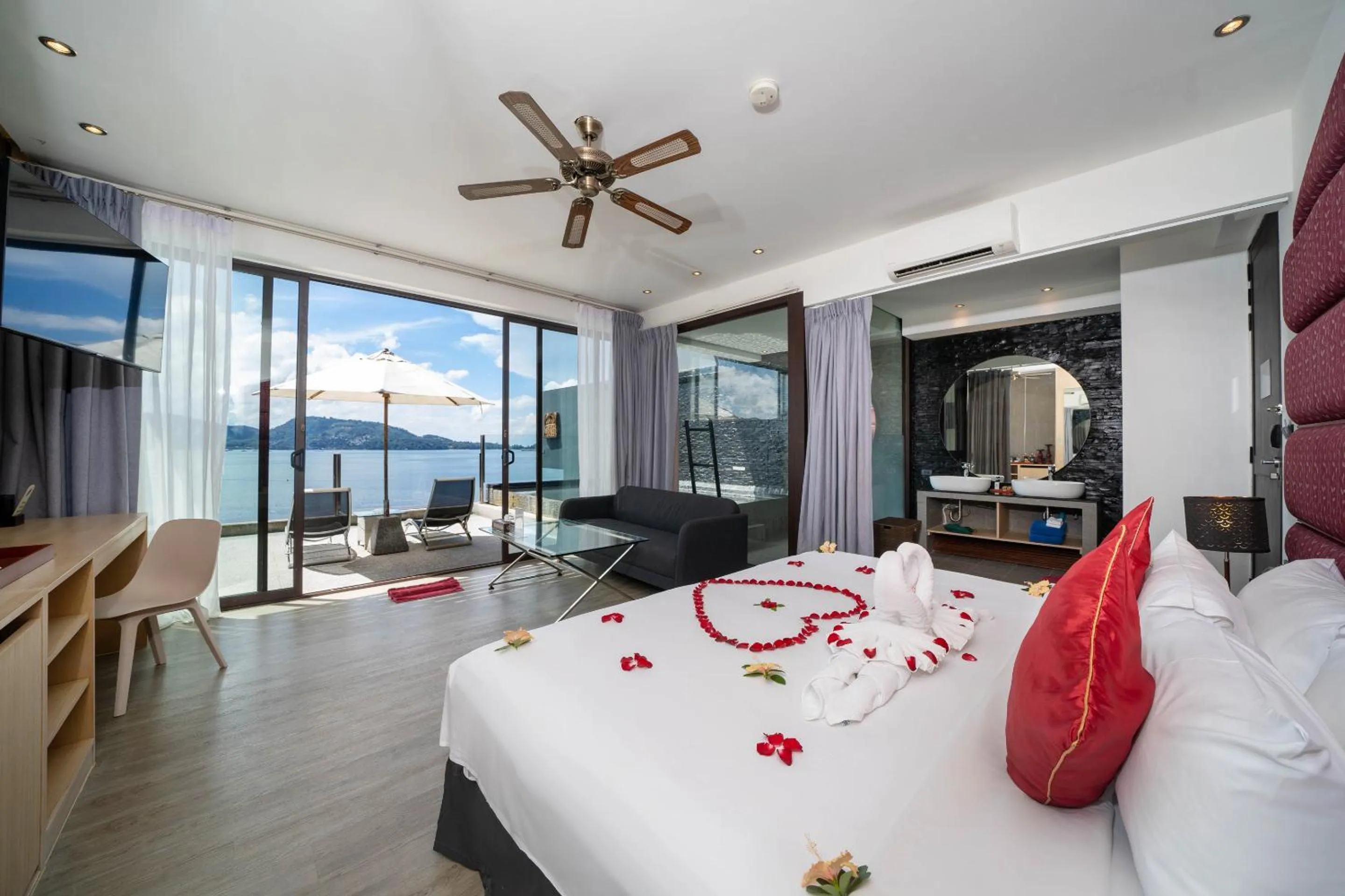 Bedroom, Bed in IndoChine Resort and Villas