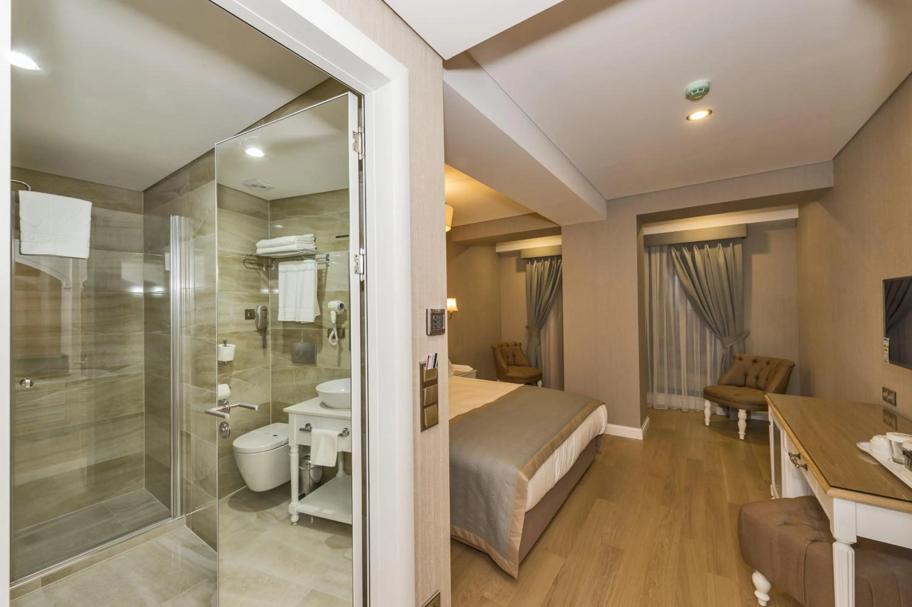 Double Room - Disability Access in Hanna Hotel