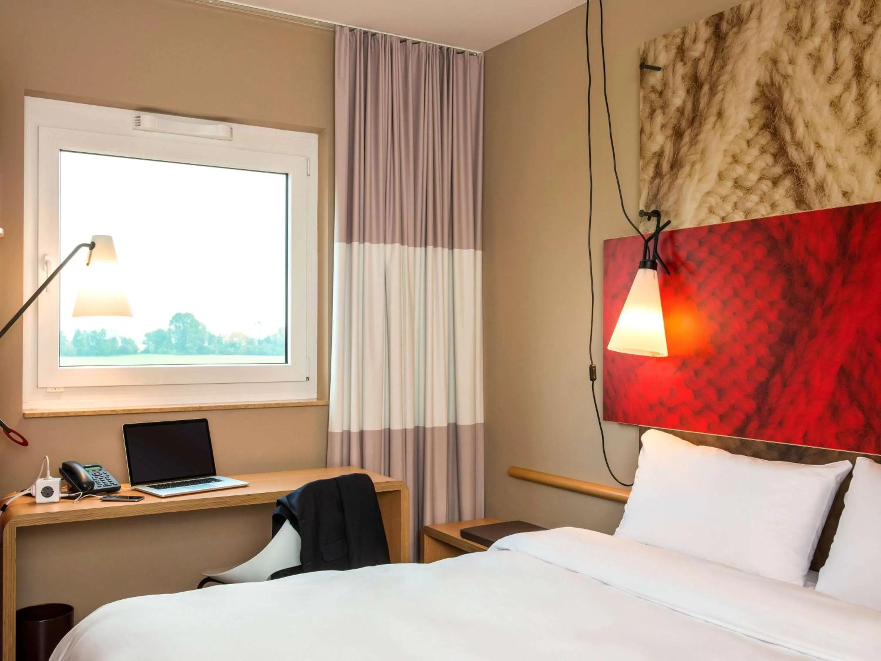 Photo of the whole room, Bed in Ibis München Airport Süd