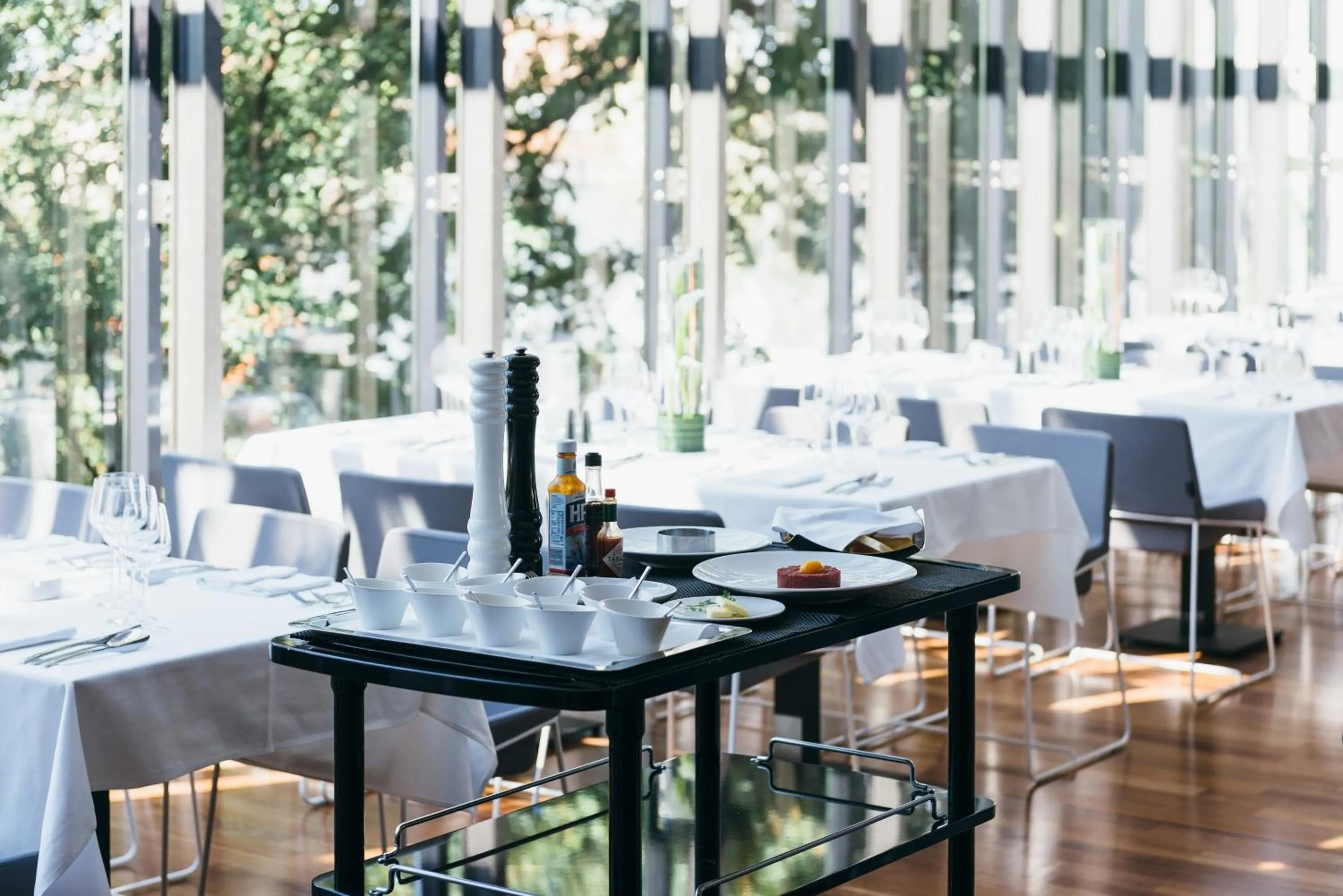 Restaurant/places to eat in Hotel Privo