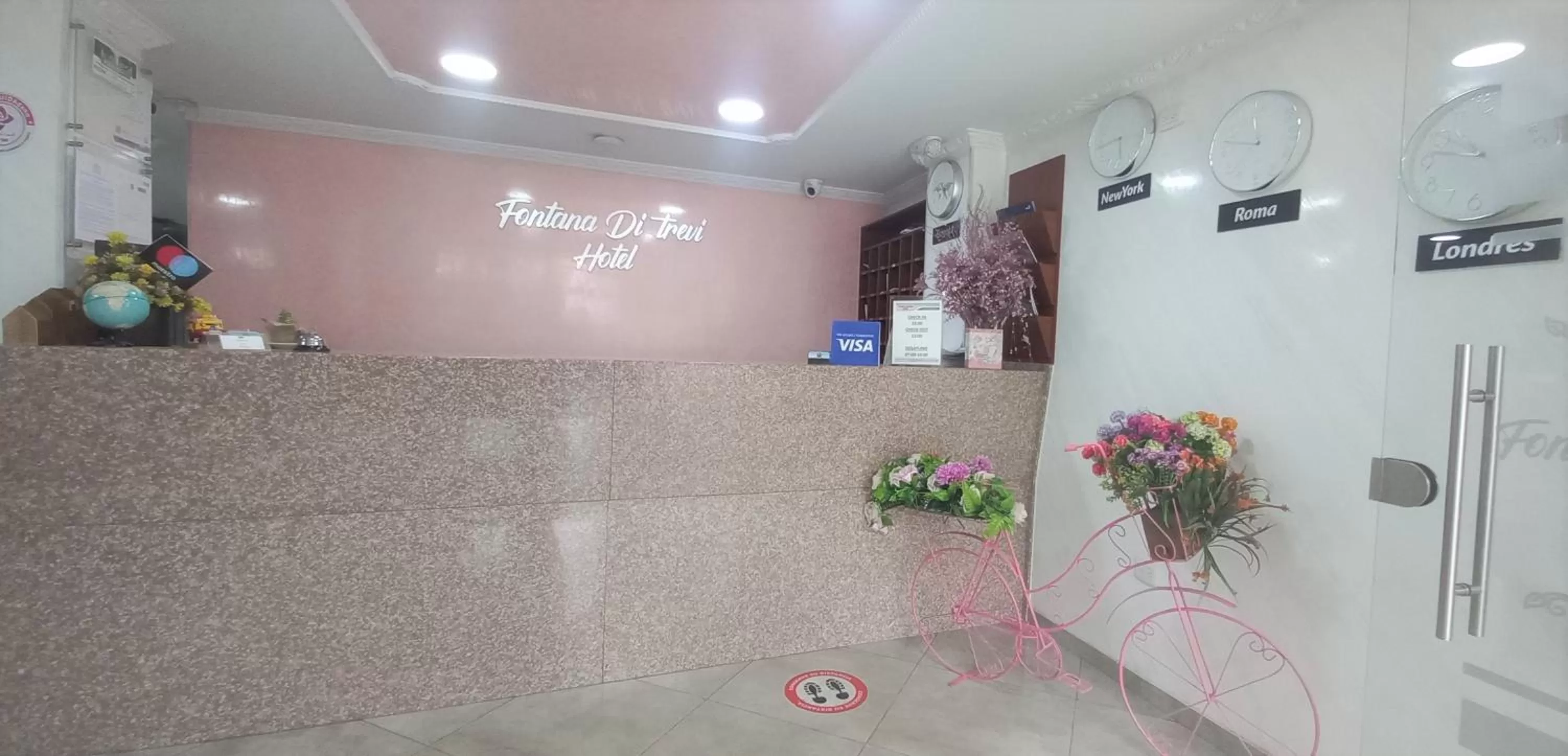 Lobby/Reception in Hotel Bogota - Fontana Di Trevi by On Holidays