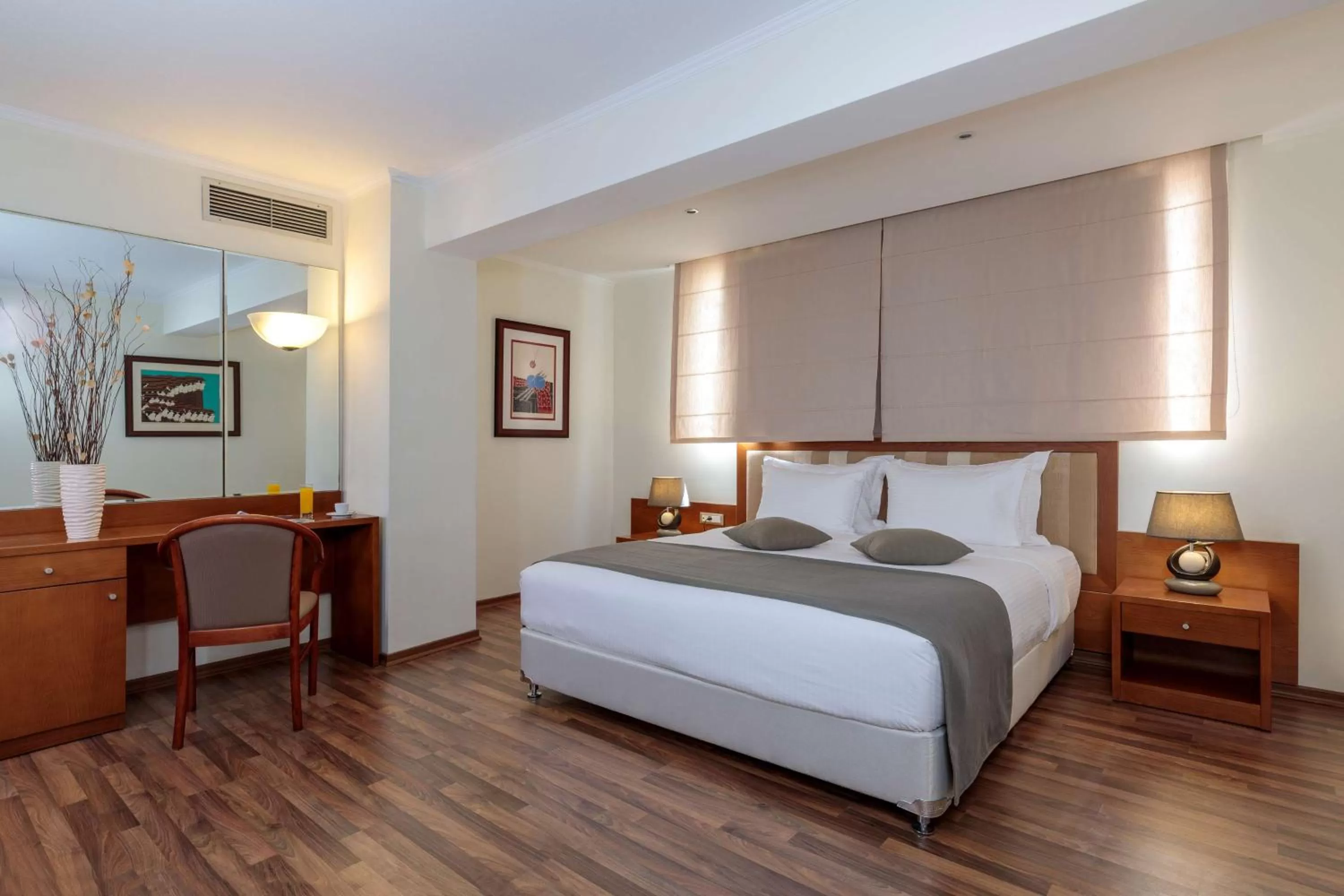 Photo of the whole room, Bed in Best Western Plus Hotel Plaza