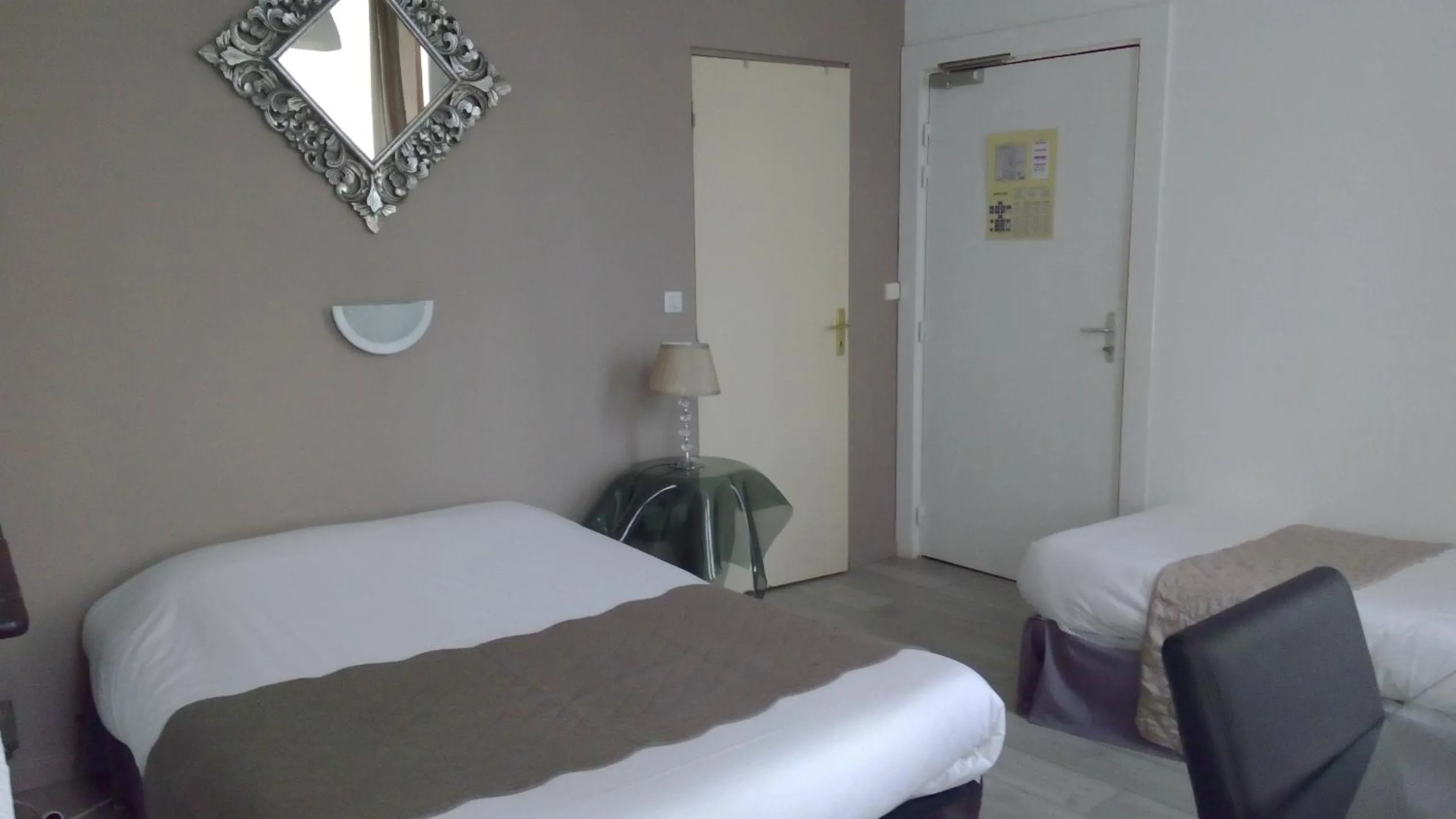 Bed in Hôtel Central