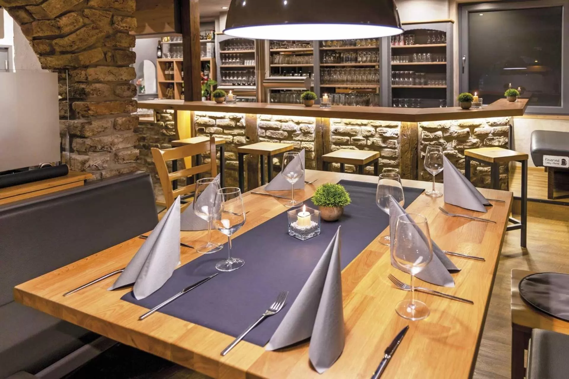 Restaurant/places to eat in Hotel sleep & go