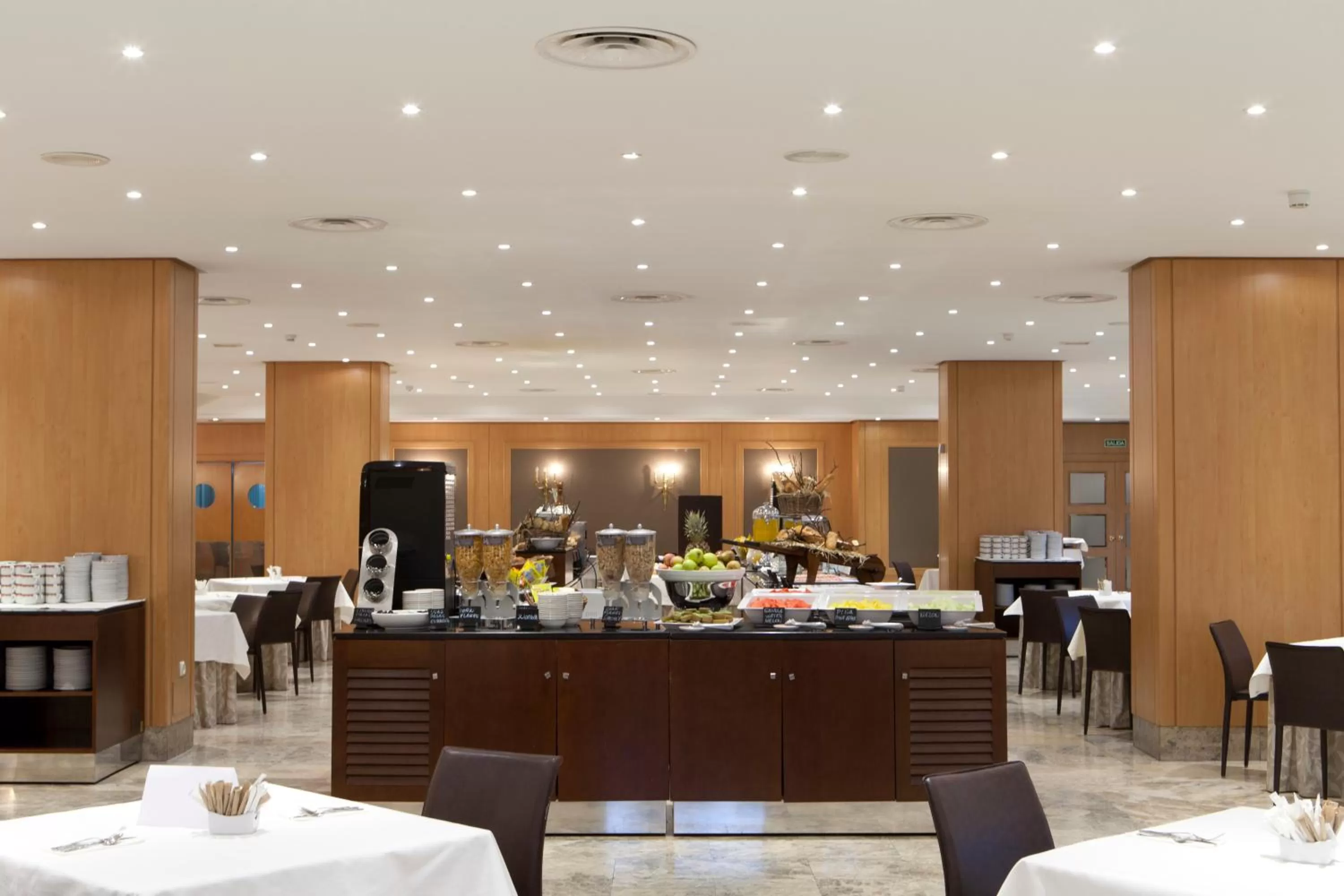 Restaurant/places to eat in Santemar