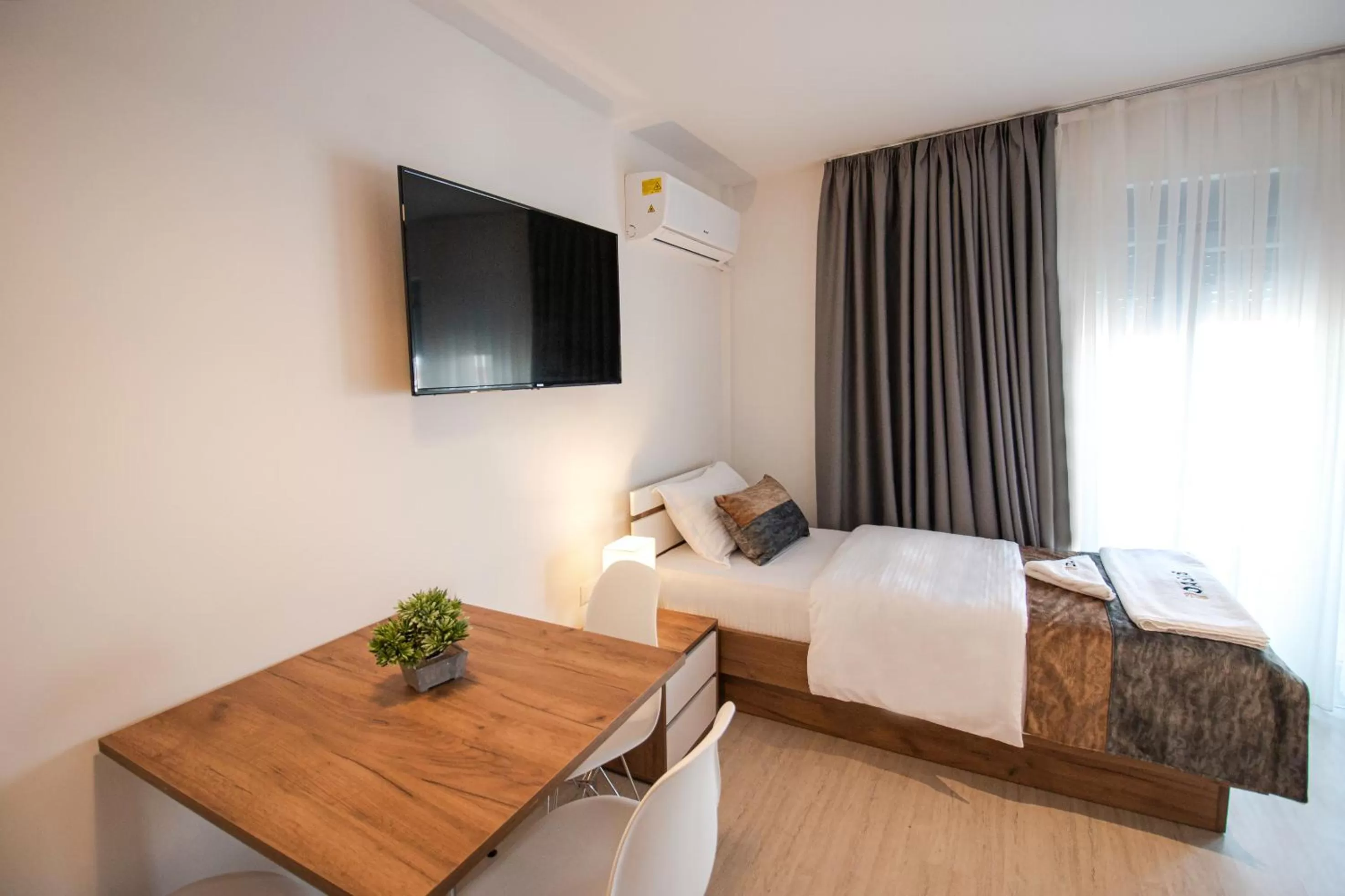 Photo of the whole room, Bed in OASIS Apartments