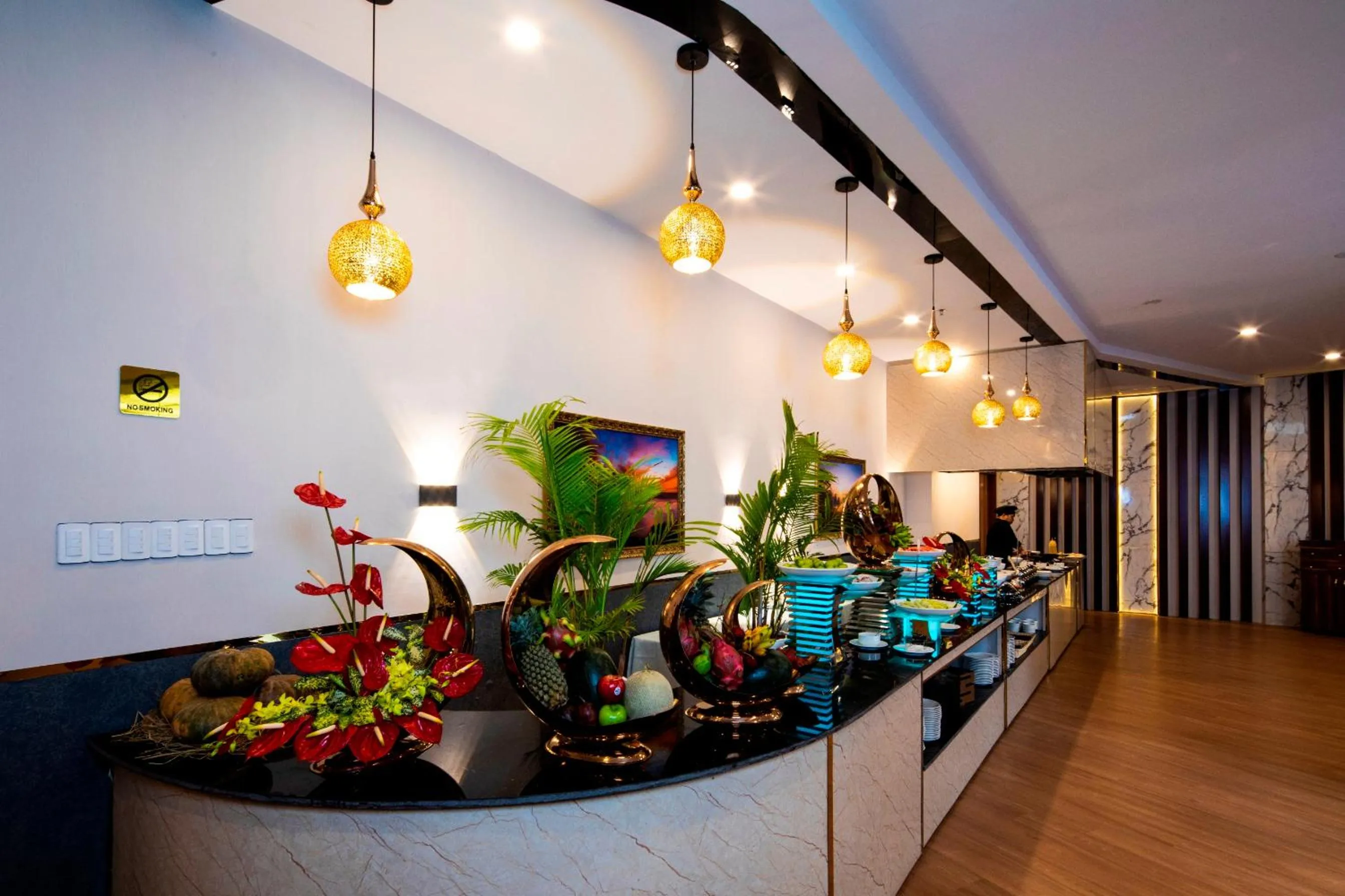 Restaurant/places to eat in Ladalat Hotel