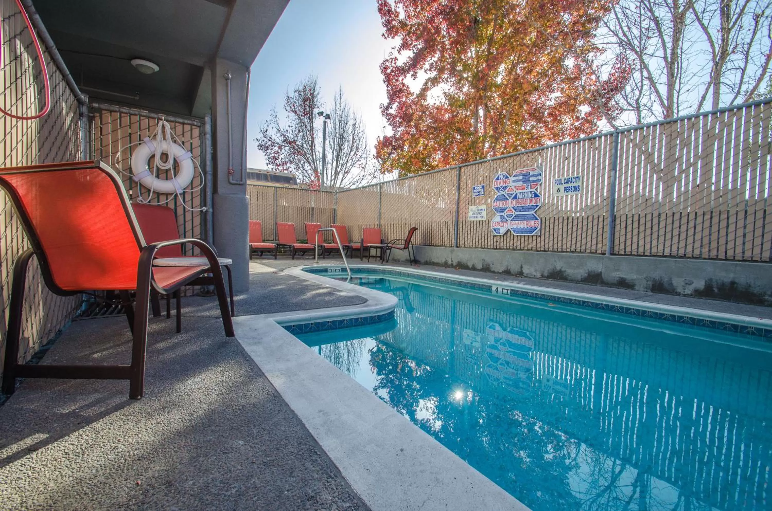 Swimming pool in Continental Inn